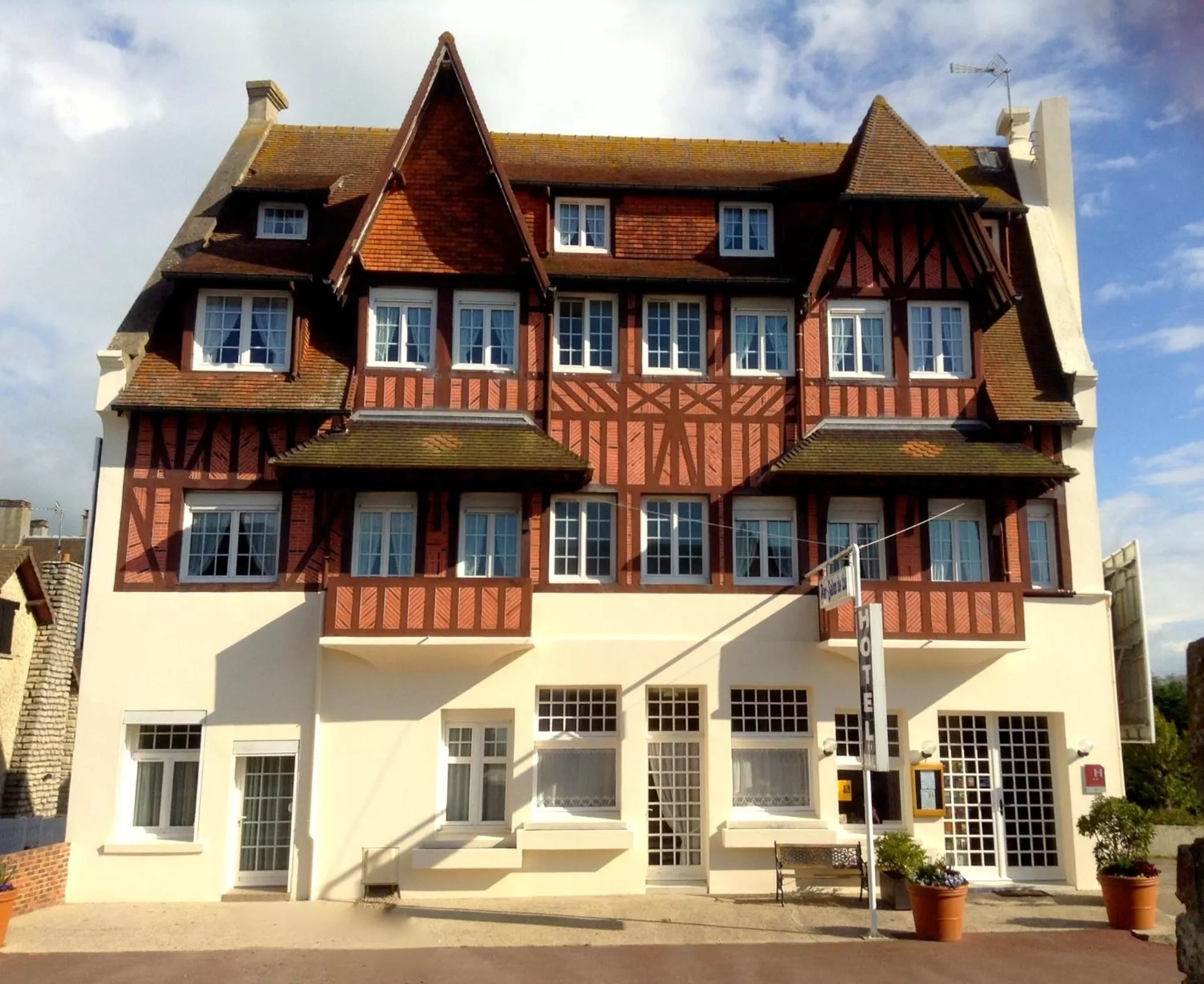 Facade/entrance in Hôtel De La Mer - Deauville Blonville - Boutique Hôtel de charme vue Mer ou Campagne - Accès direct plage