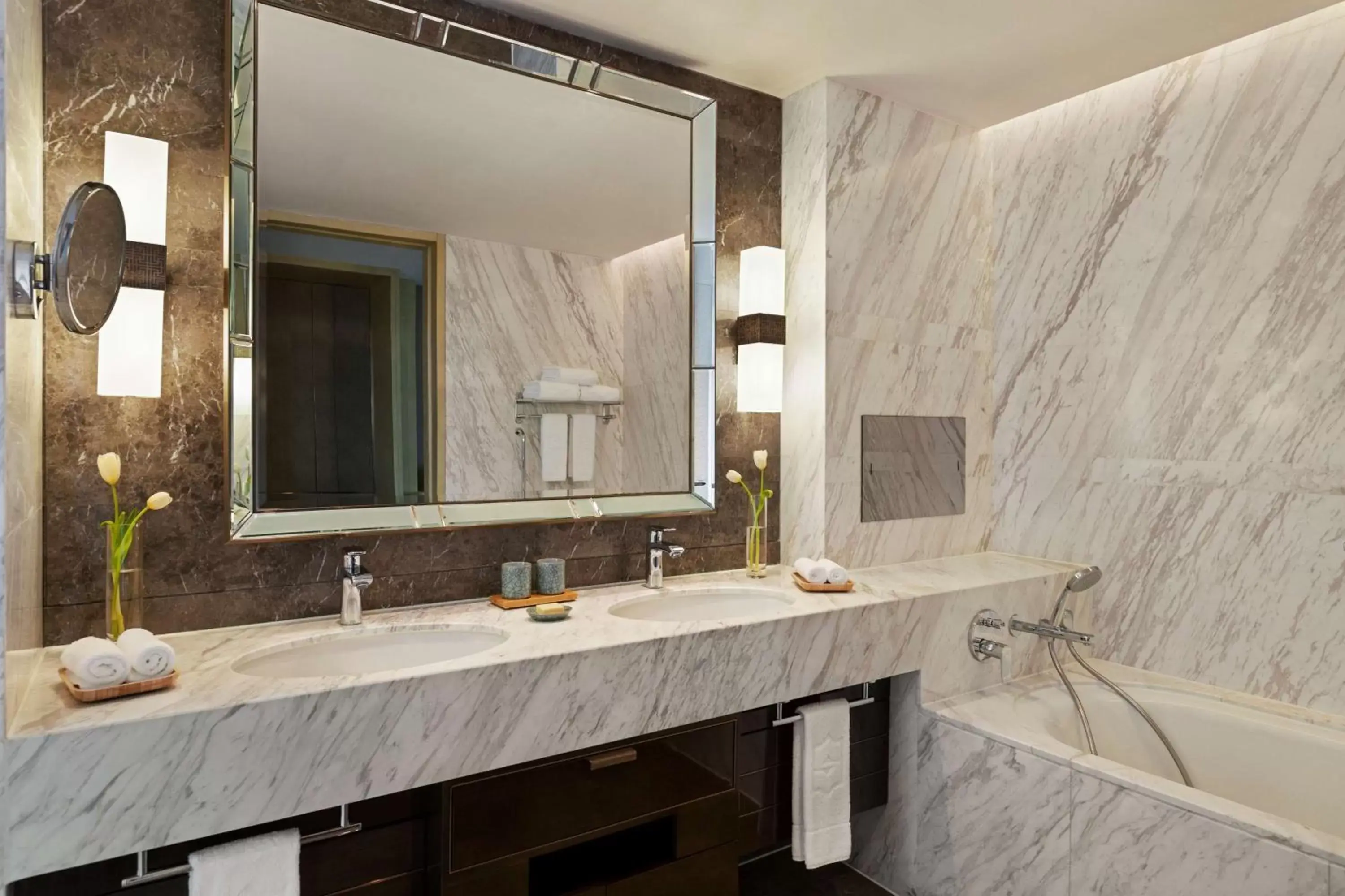 Bathroom in Midtown Shangri-La, Hangzhou Bathroom in Midtown Shangri-La, Hangzhou