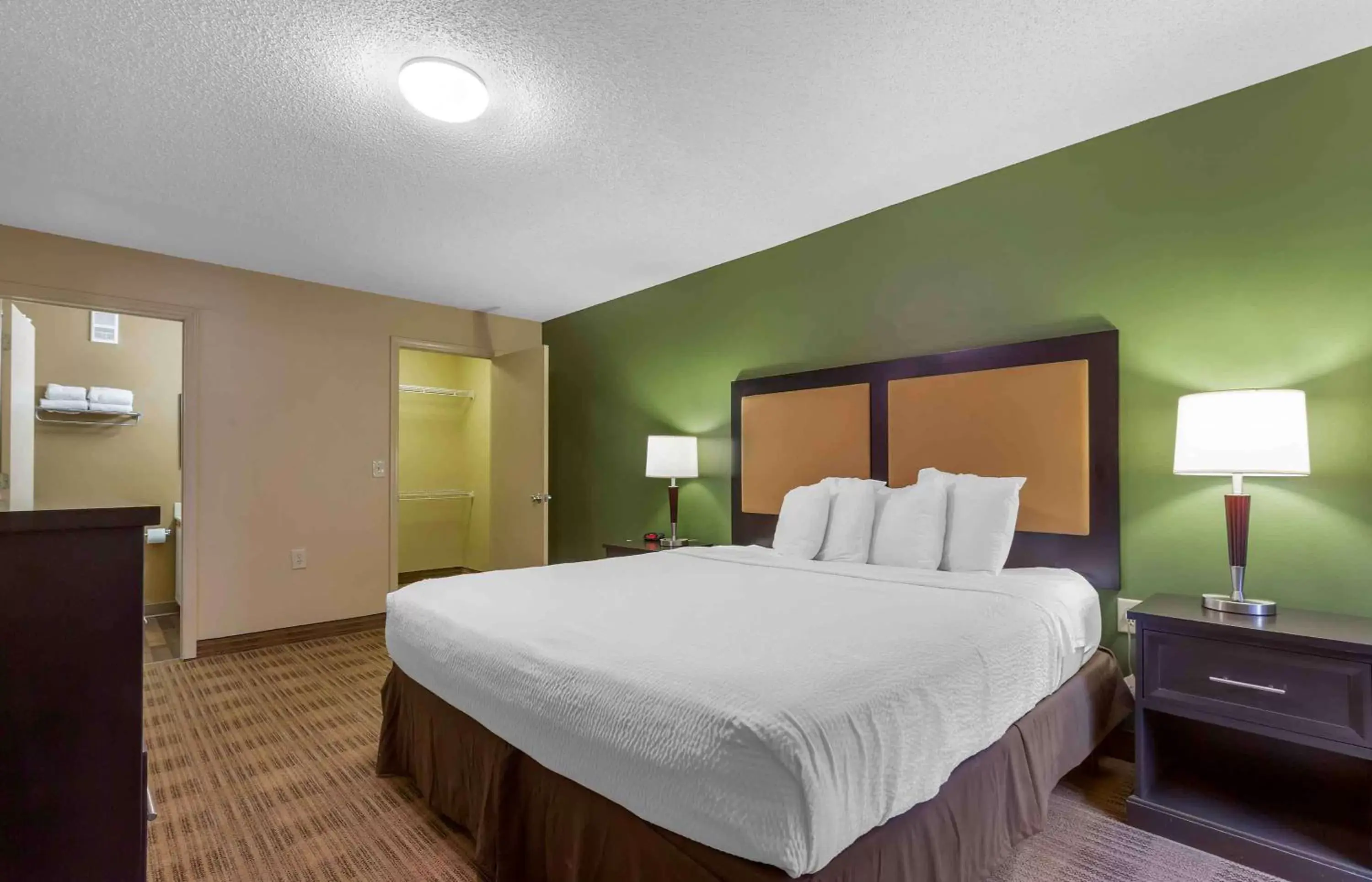 Bedroom, Bed in Extended Stay America Suites - Raleigh - Cary - Harrison Ave