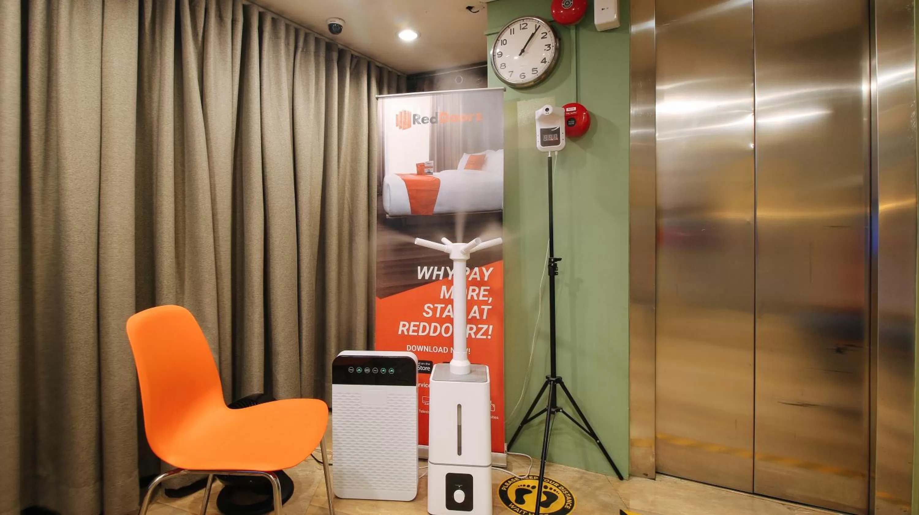 Lobby or reception in RedDoorz at Hotel Rosemarie