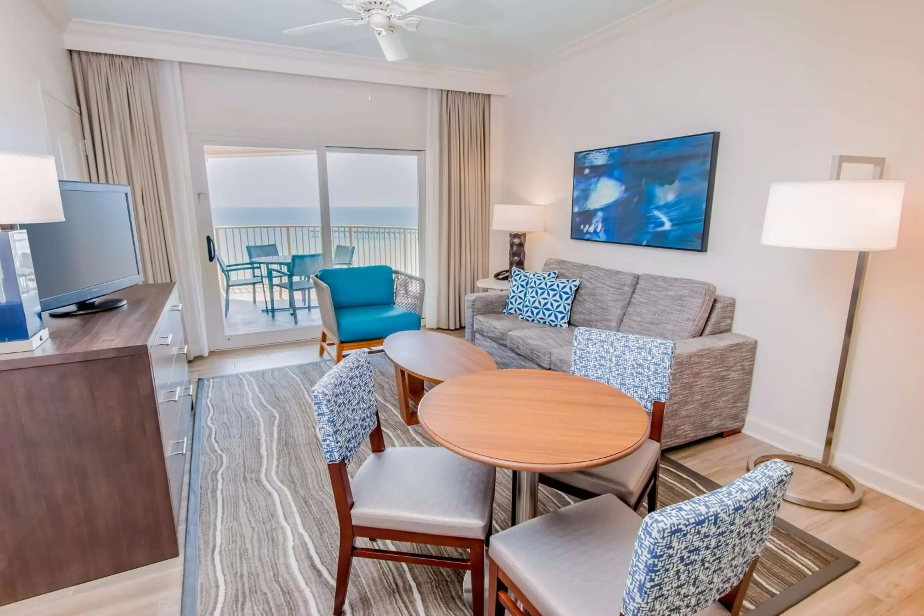 Living room, Seating Area in Hilton Pensacola Beach