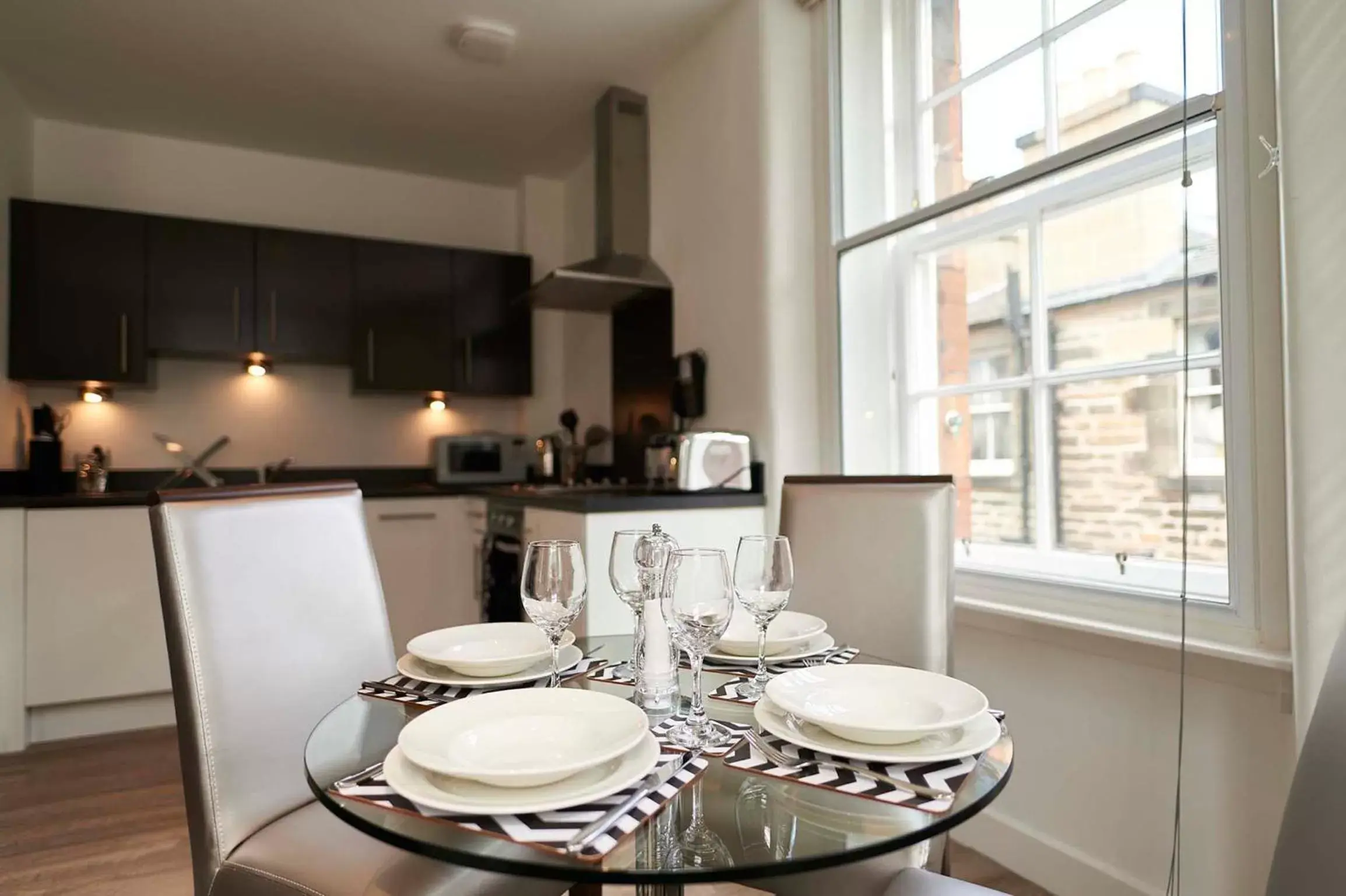 Kitchen or kitchenette, Dining Area in Braid Apartments by Mansley