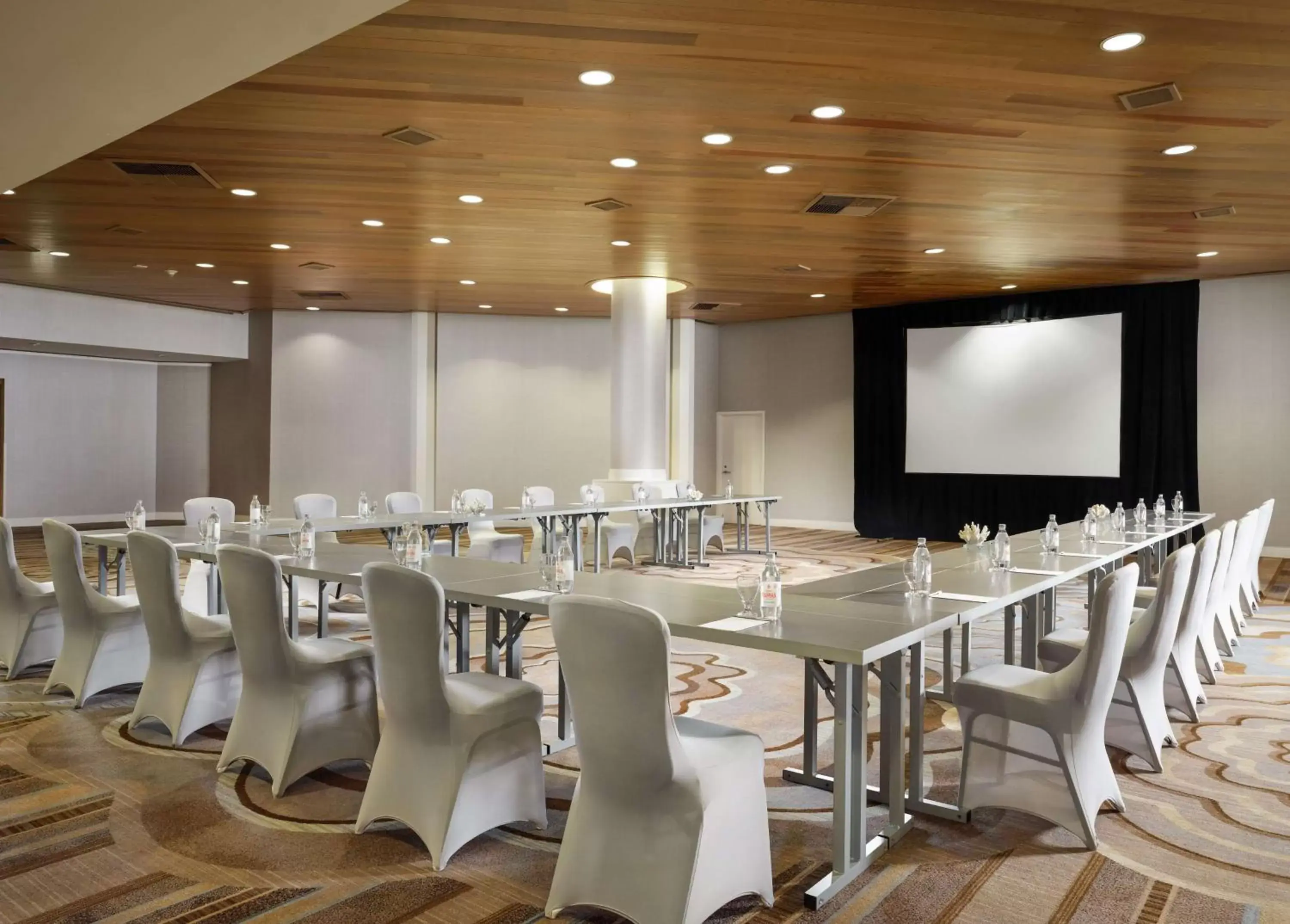 Meeting/conference room in Sonesta Redondo Beach and Marina