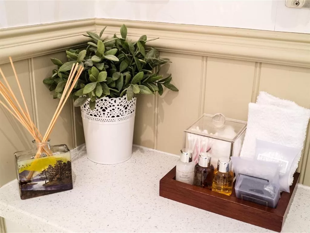 Bedroom in The Golf Tavern