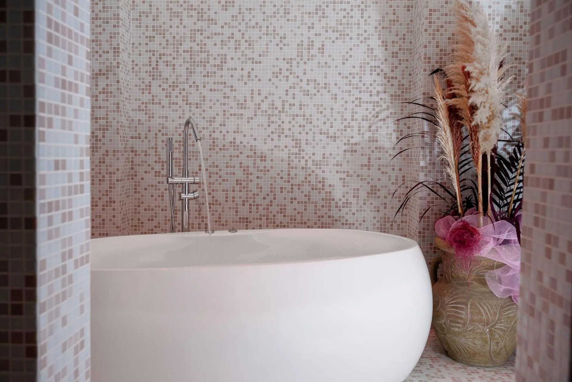 Bath in Albergo Rossini 1936 - Small & Charming