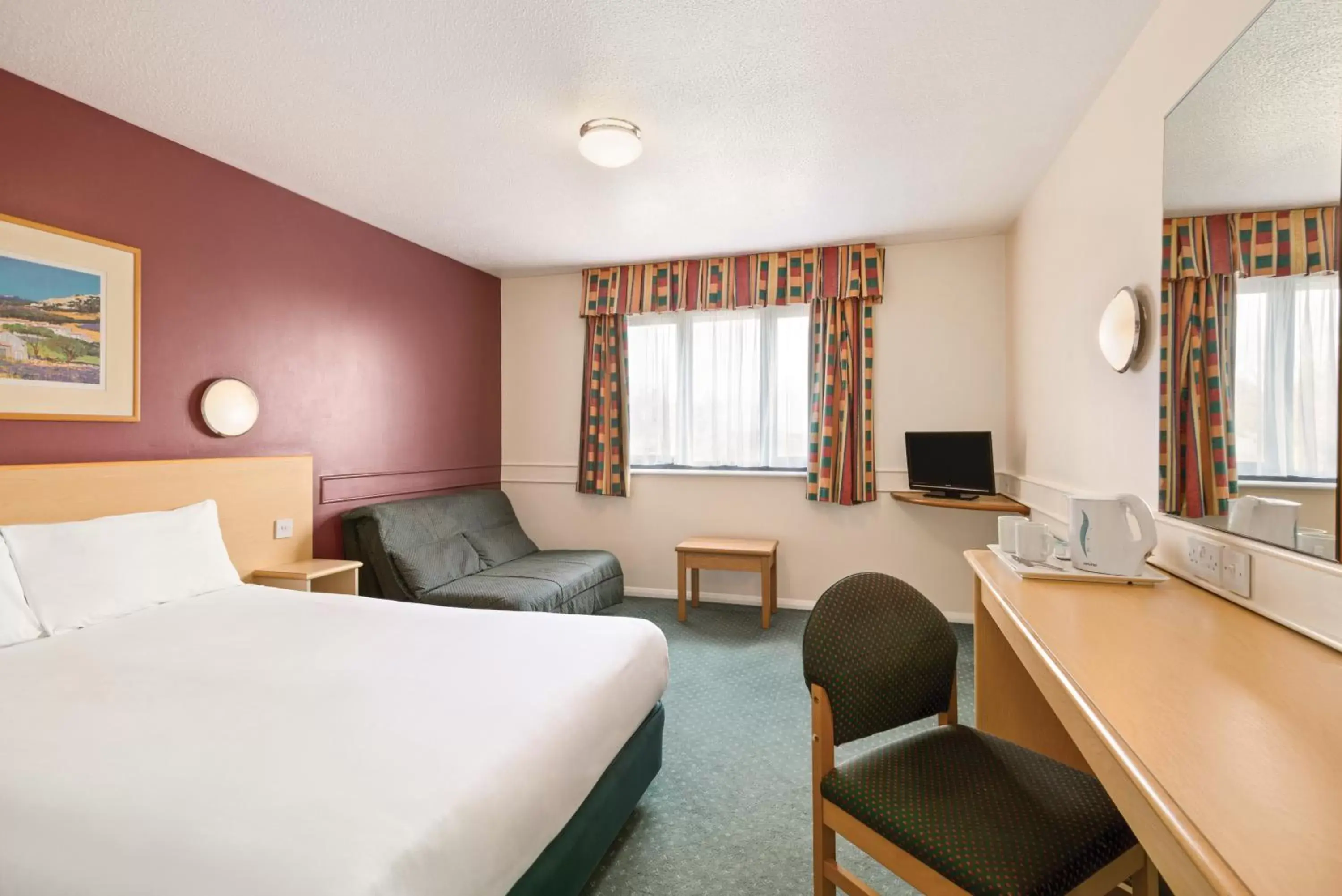 Photo of the whole room in Days Inn Hotel Sheffield South
