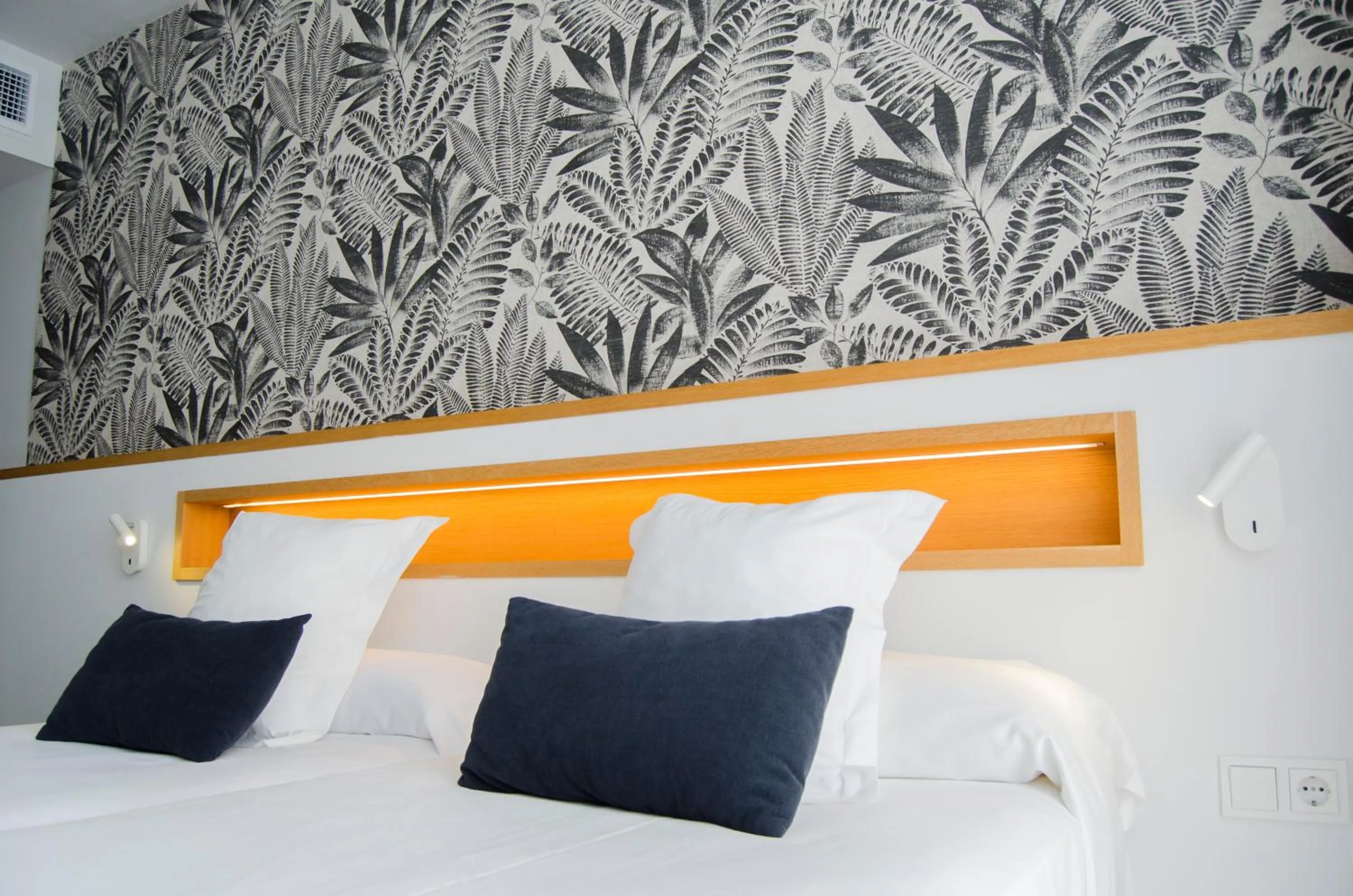 Bedroom, Bed in Hotel Anfora Ibiza