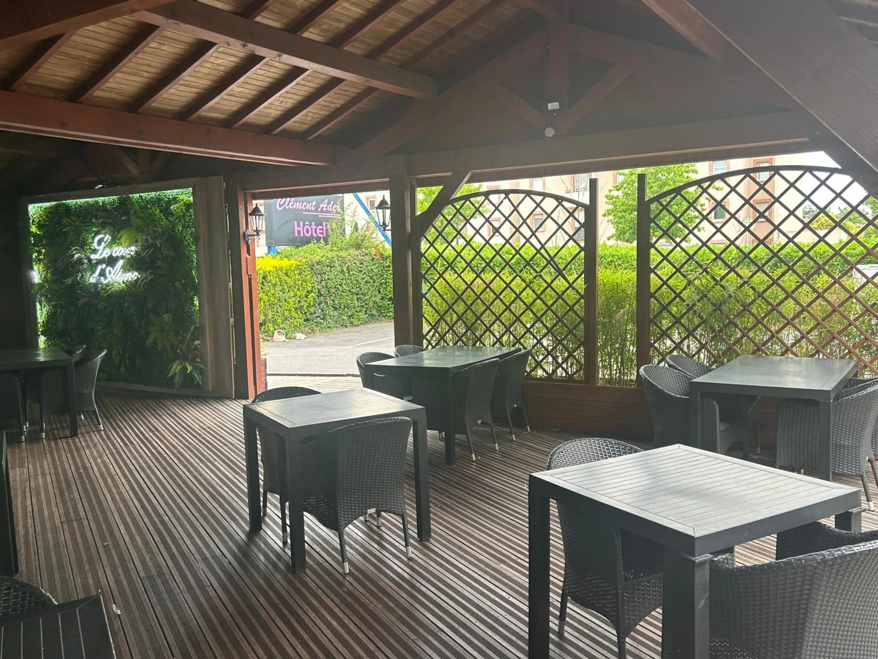 Patio in Hôtel Restaurant Clément ADER