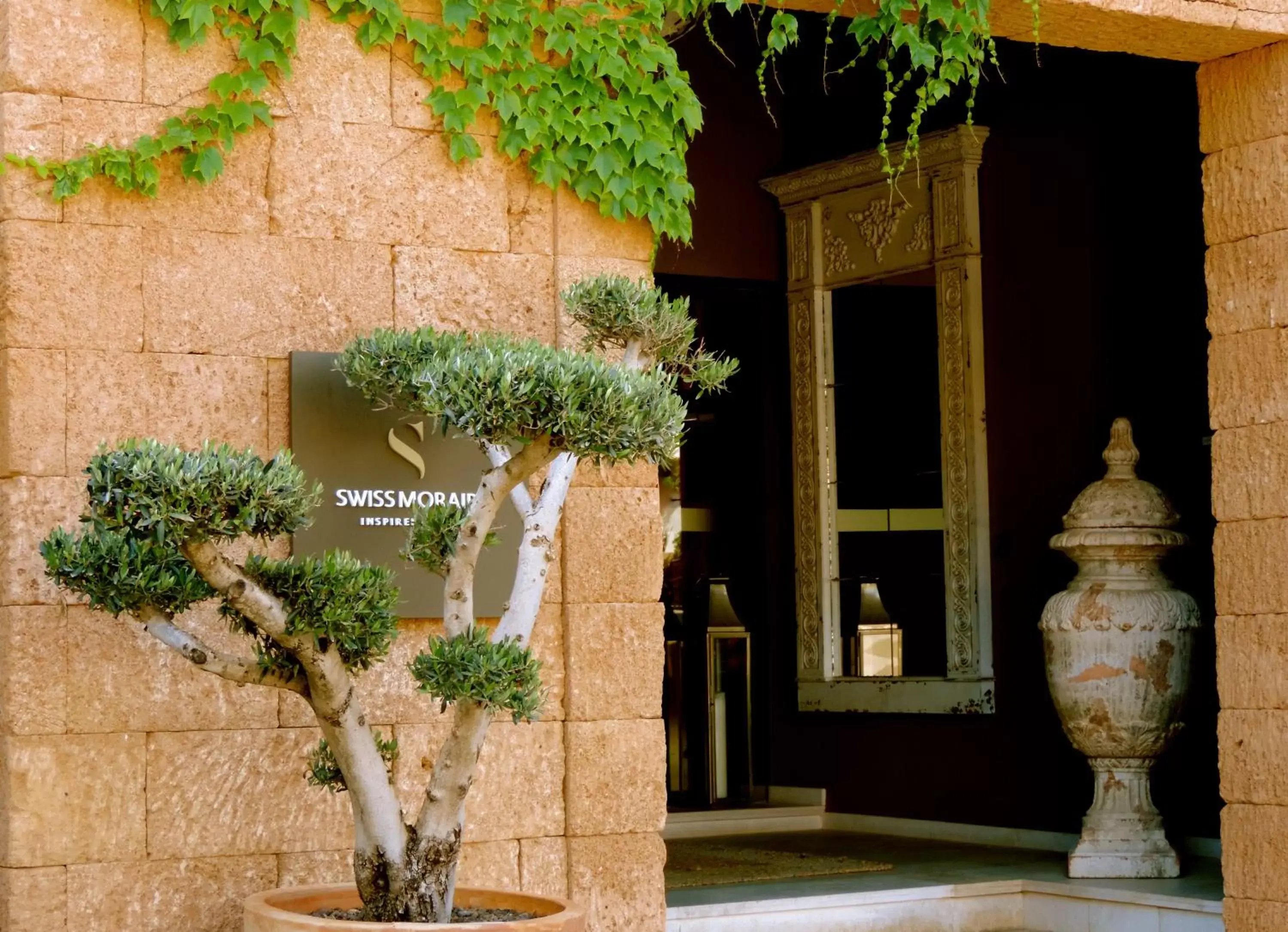 Facade/entrance in Hotel Swiss Moraira