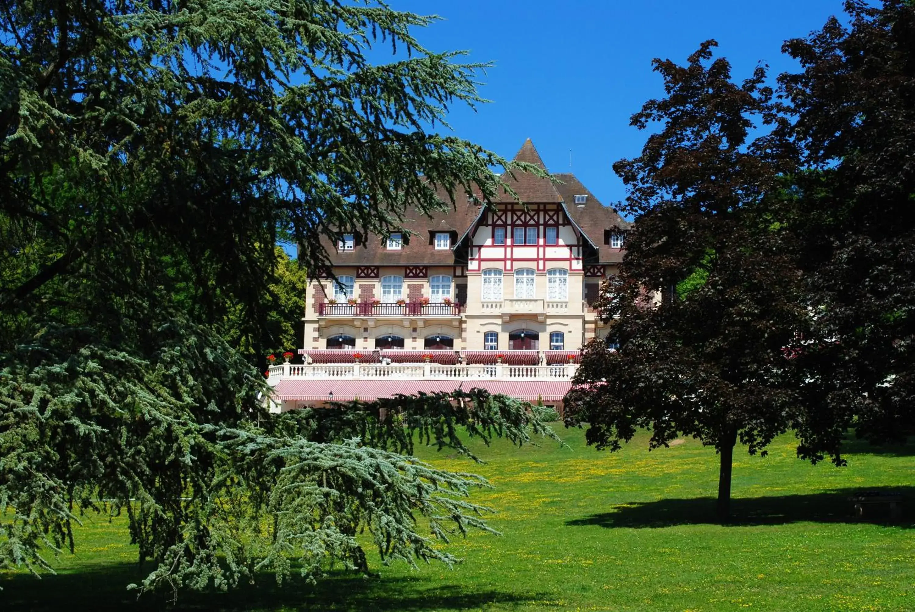 Facade/entrance, Property Building in Le Château de la Tour