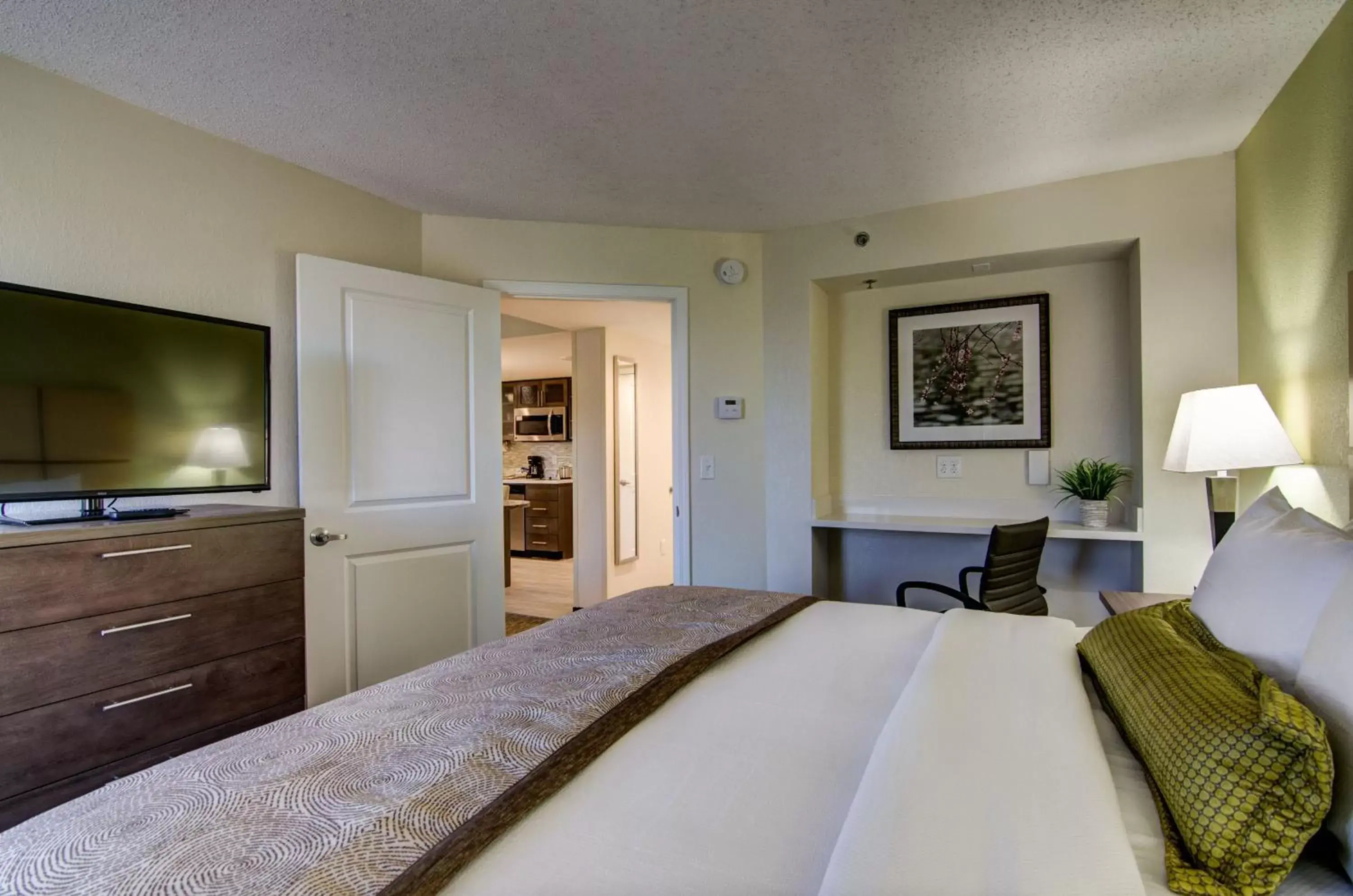 Bedroom, Bed in Candlewood Suites Richmond - West Broad, an IHG Hotel