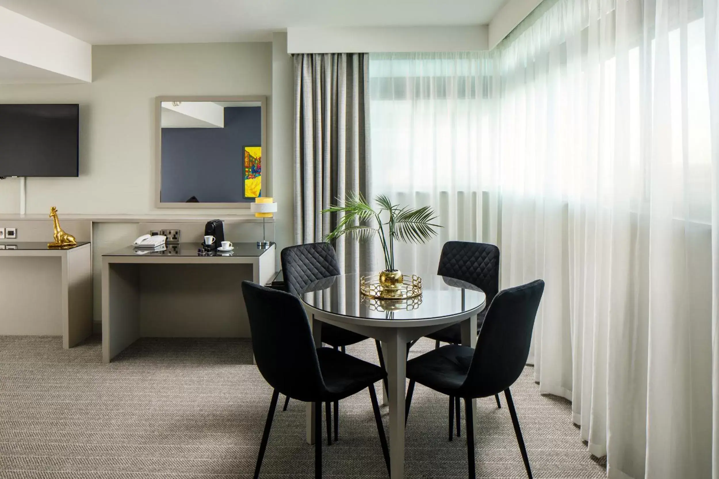 Living room, Dining Area in Mercure Manchester Piccadilly Hotel