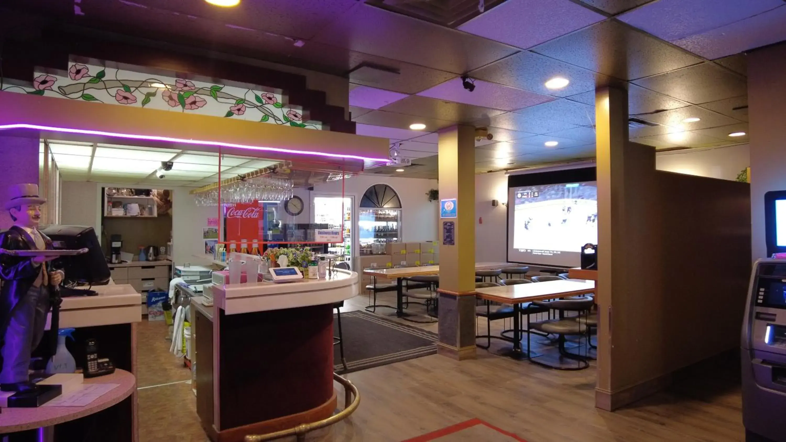 Lounge or bar, Restaurant/Places to Eat in Sundre Motor Inn