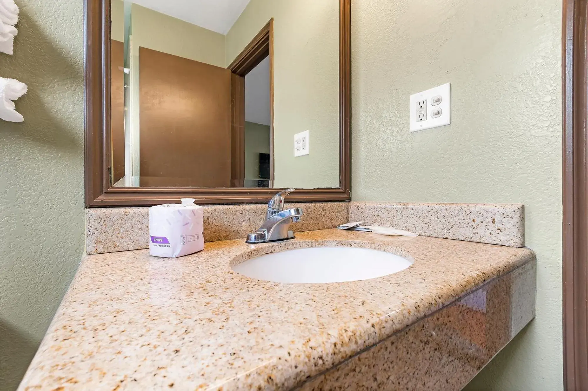 Bathroom in Safari Inn