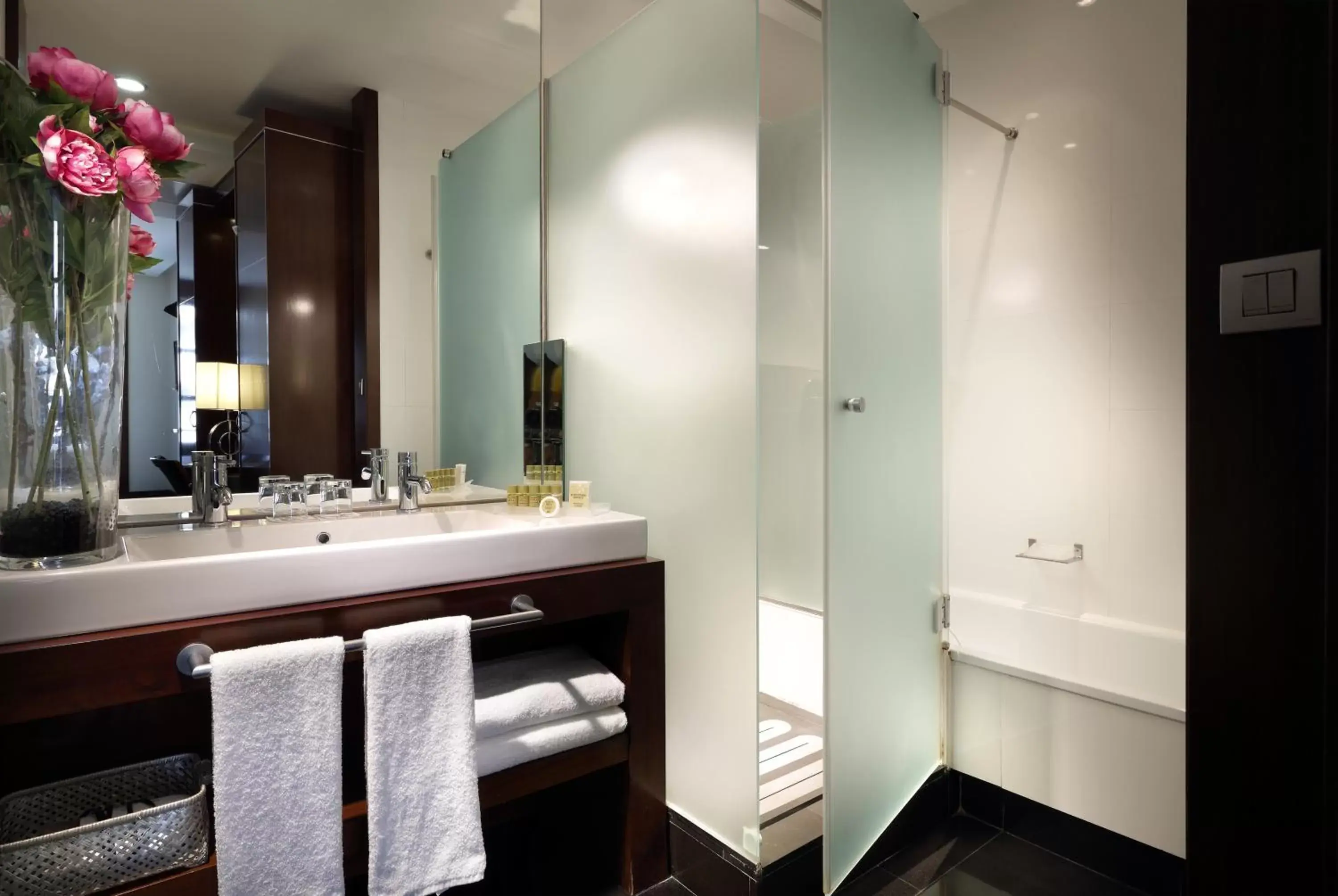 Shower, Coffee/Tea Facilities in Eurostars Gran Via