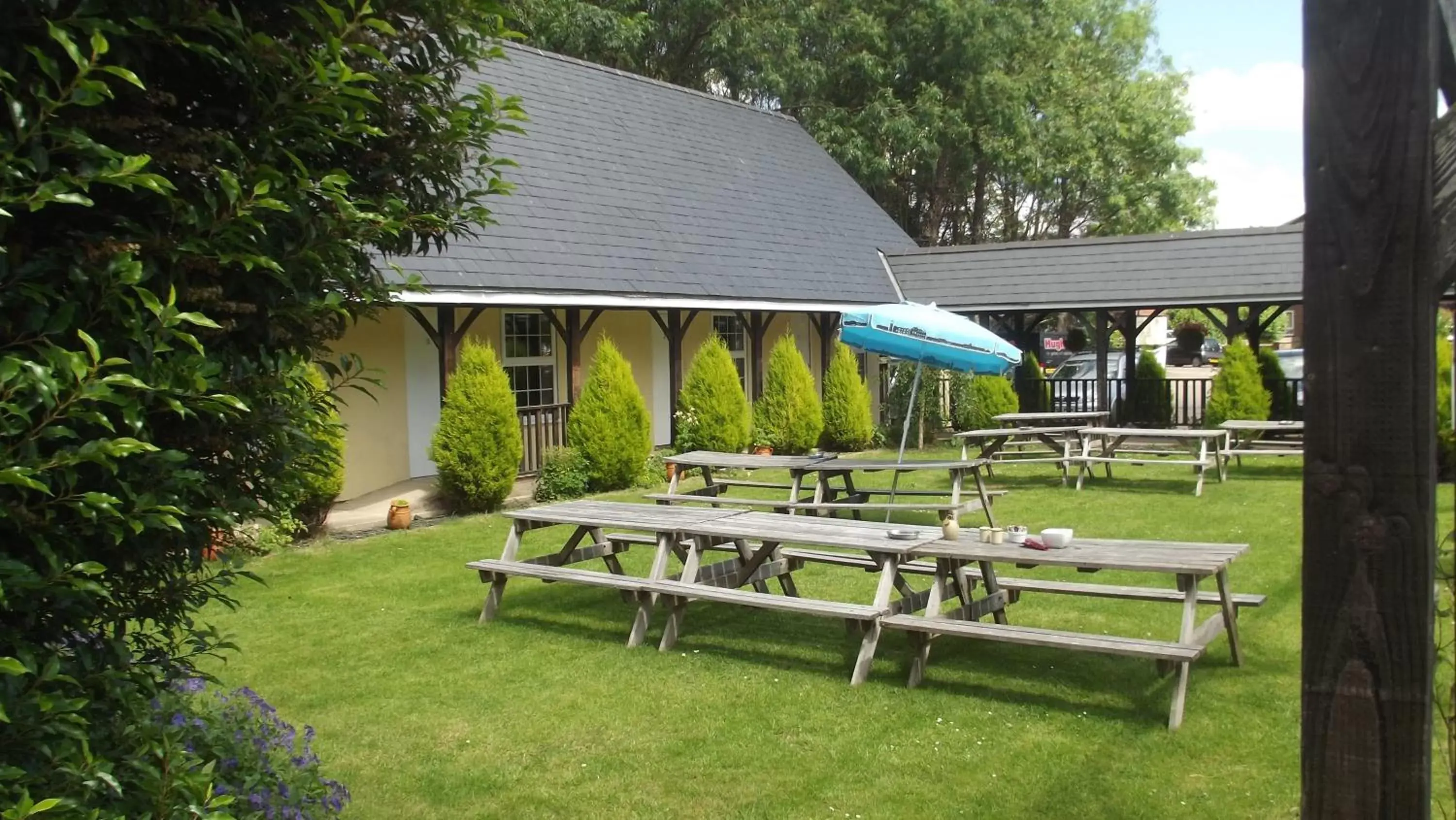 Garden in The Lord Byron Inn