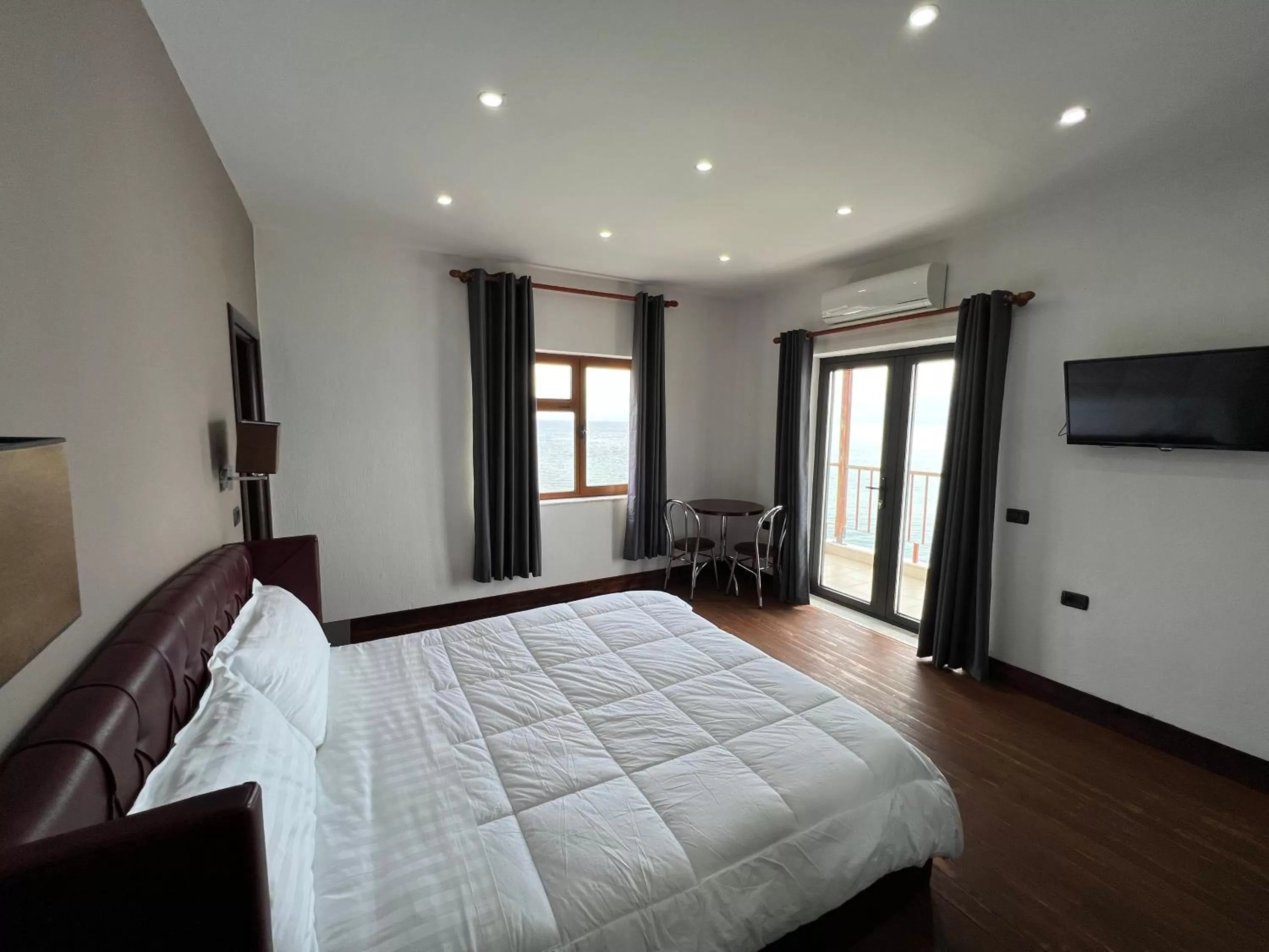 Bed in Hotel Victoria