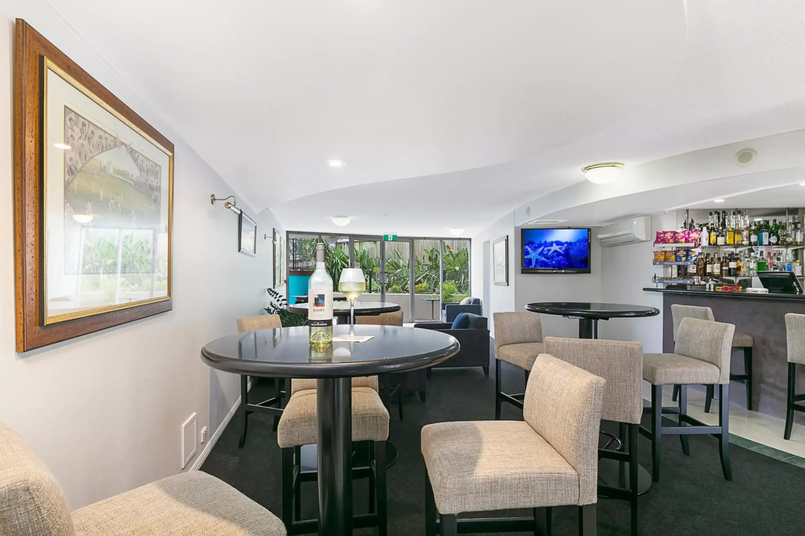 Lounge or bar in The Wellington Apartment Hotel