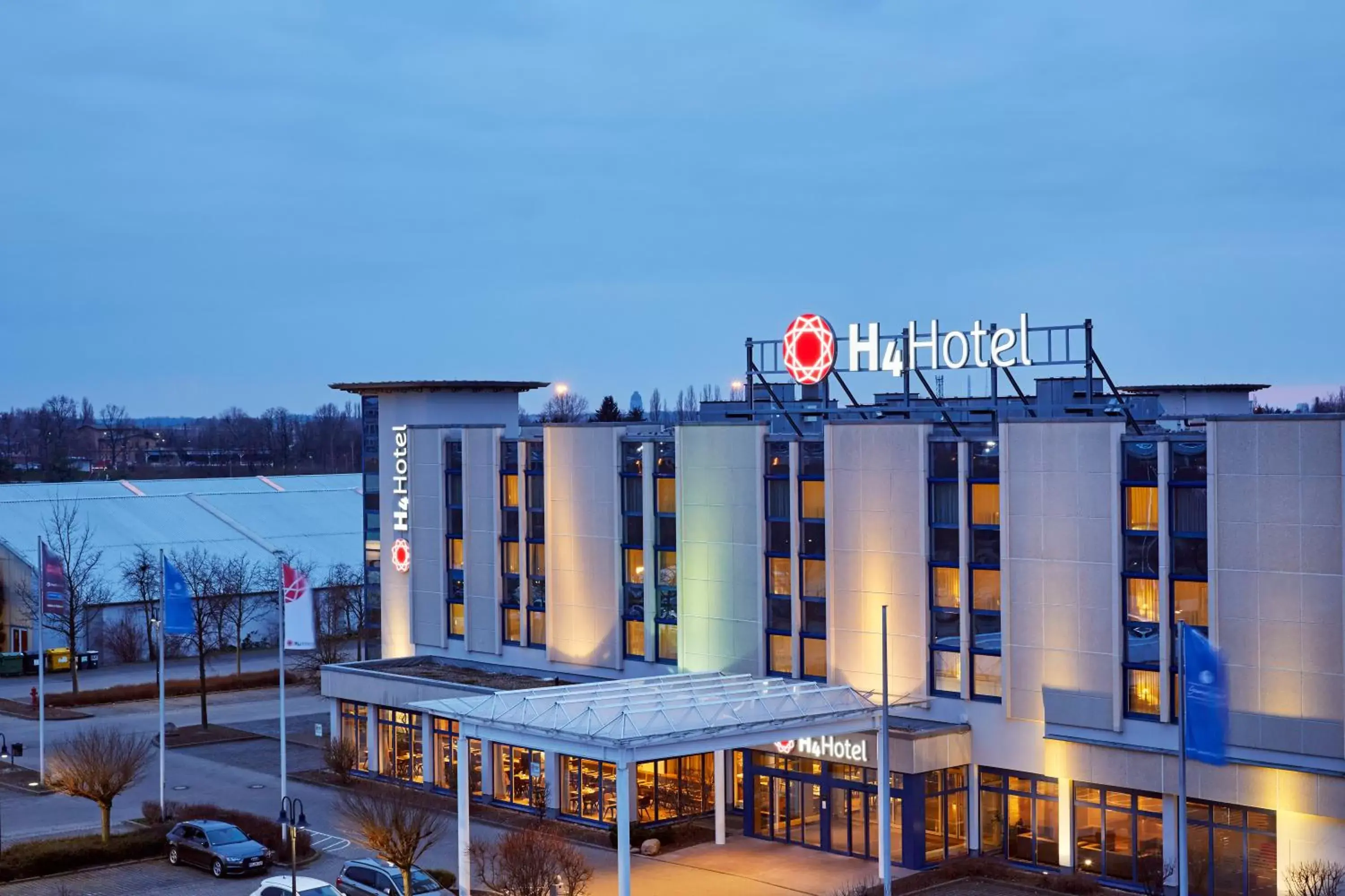 Facade/entrance, Property Building in H4 Hotel Leipzig