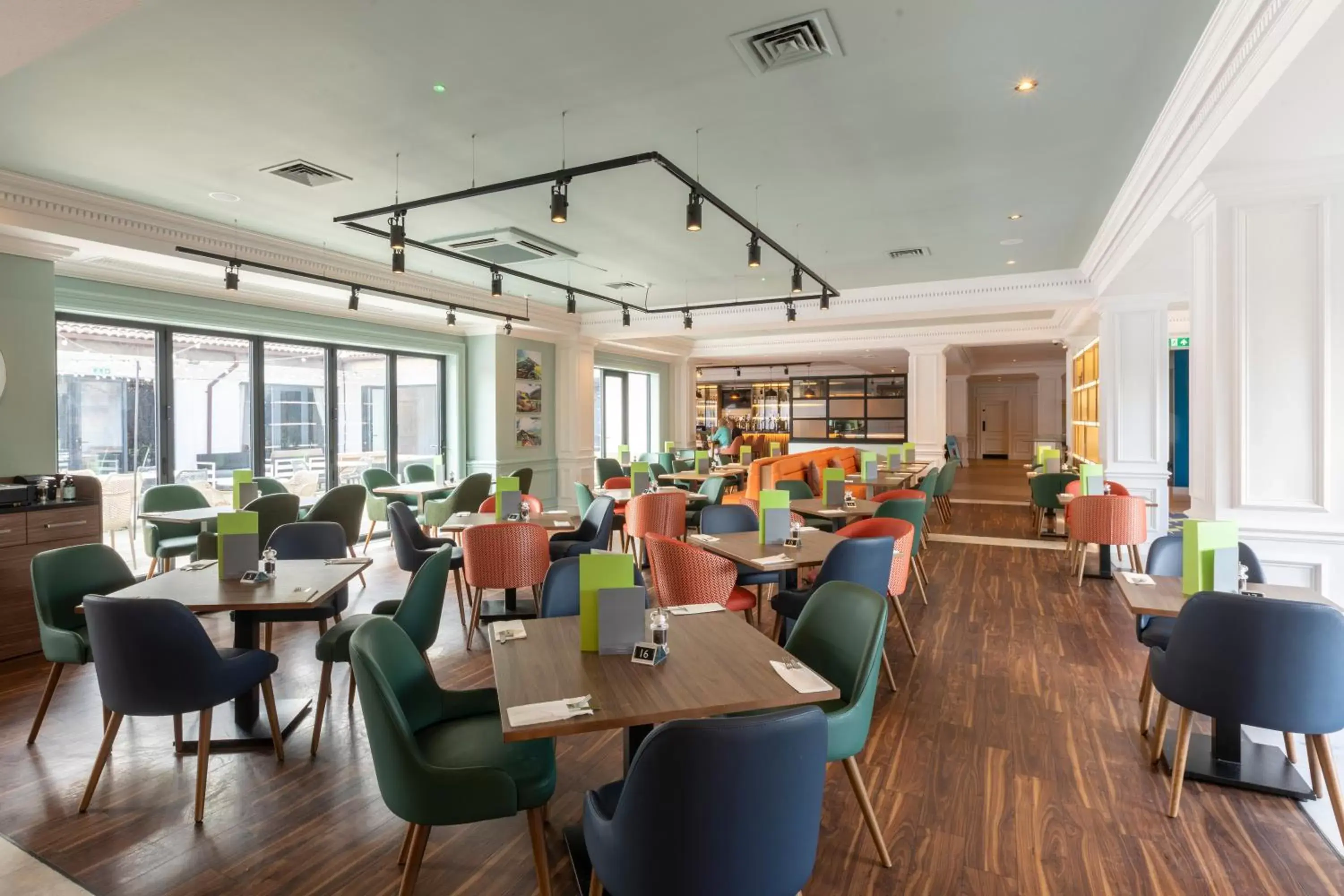 Restaurant/Places to Eat in Holiday Inn Guildford, an IHG Hotel