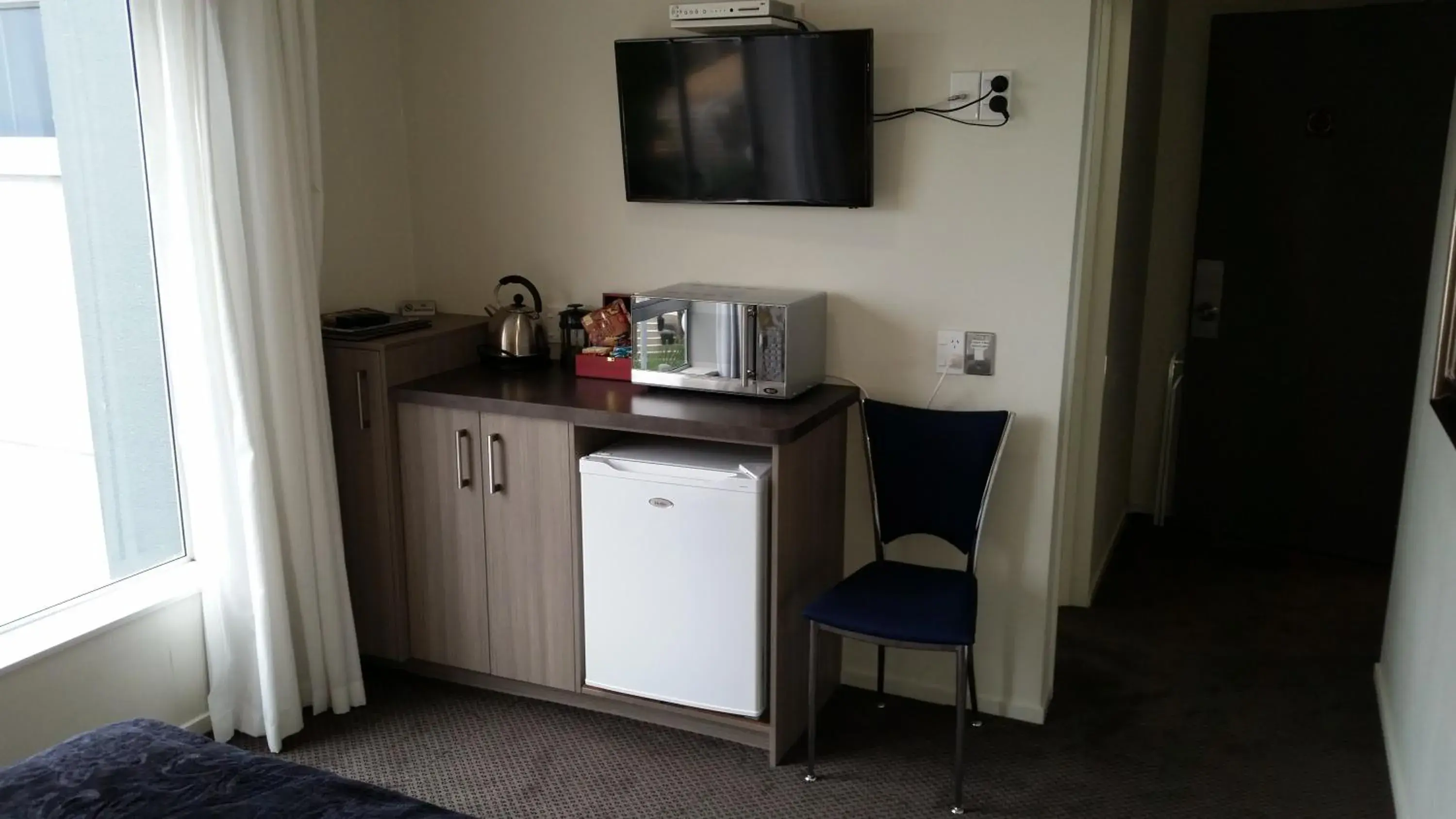 Day, Kitchen/Kitchenette in The Cove