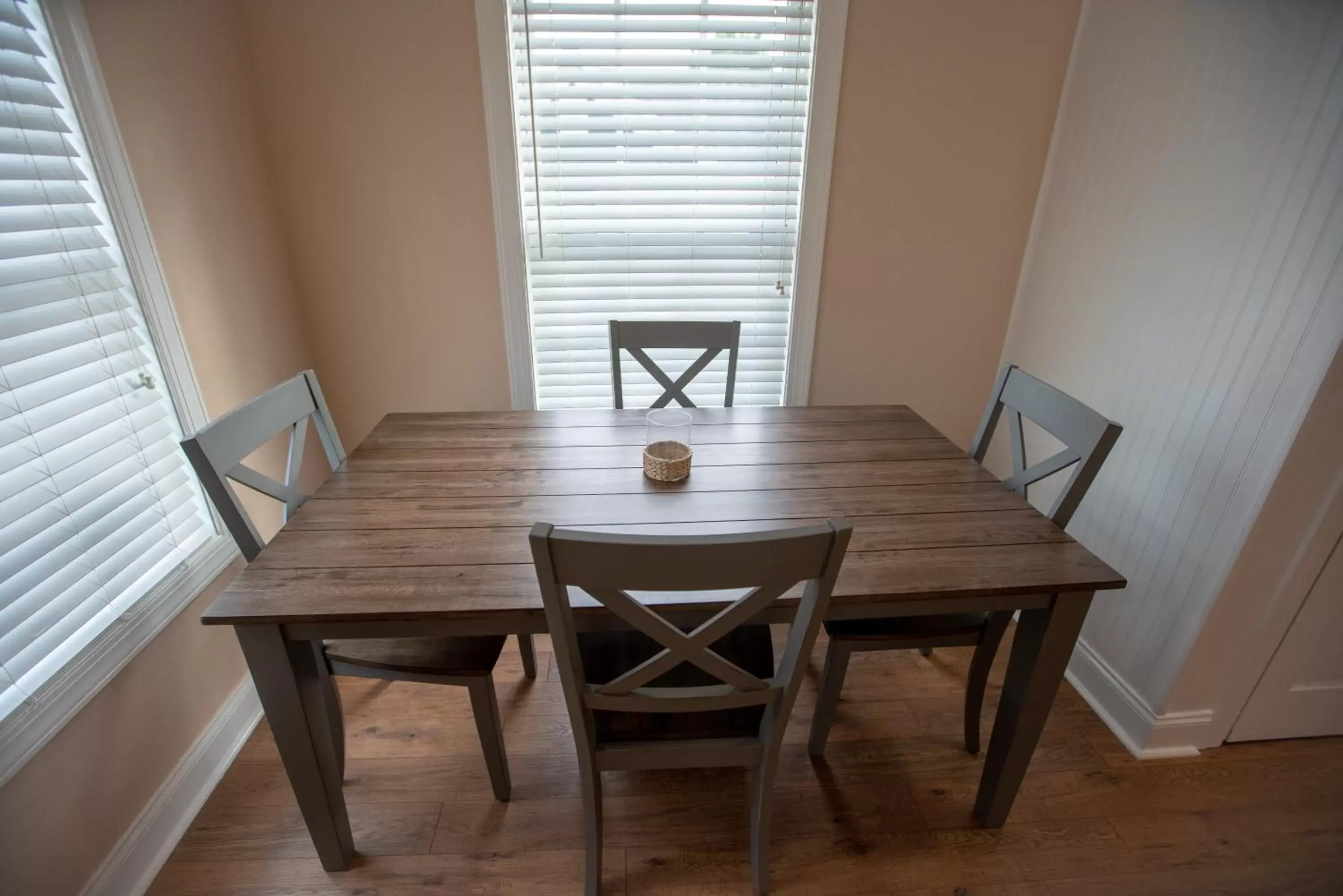 Dining Area in Howard's Creek Inn