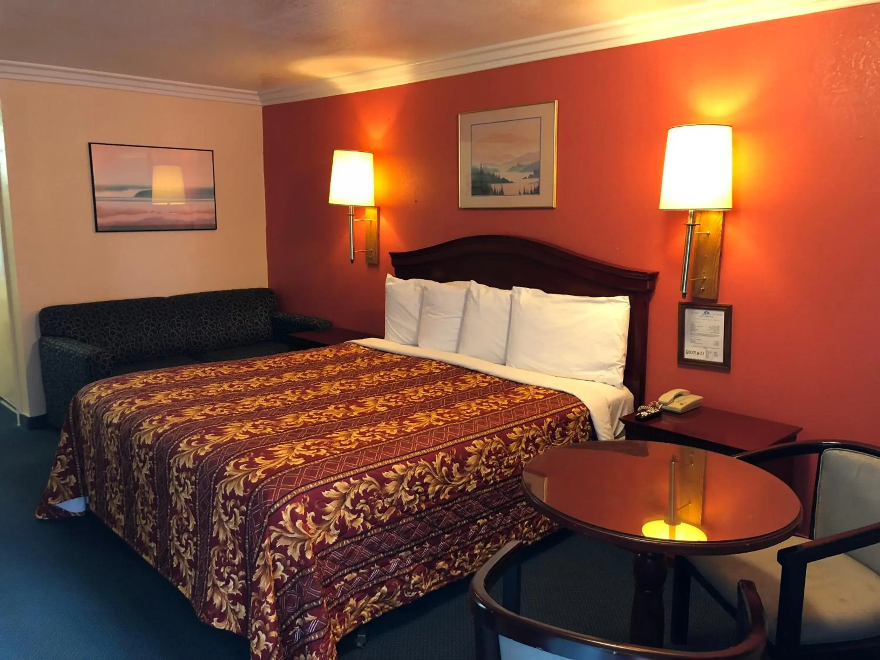 Photo of the whole room, Bed in Americas Best Value Inn Mojave