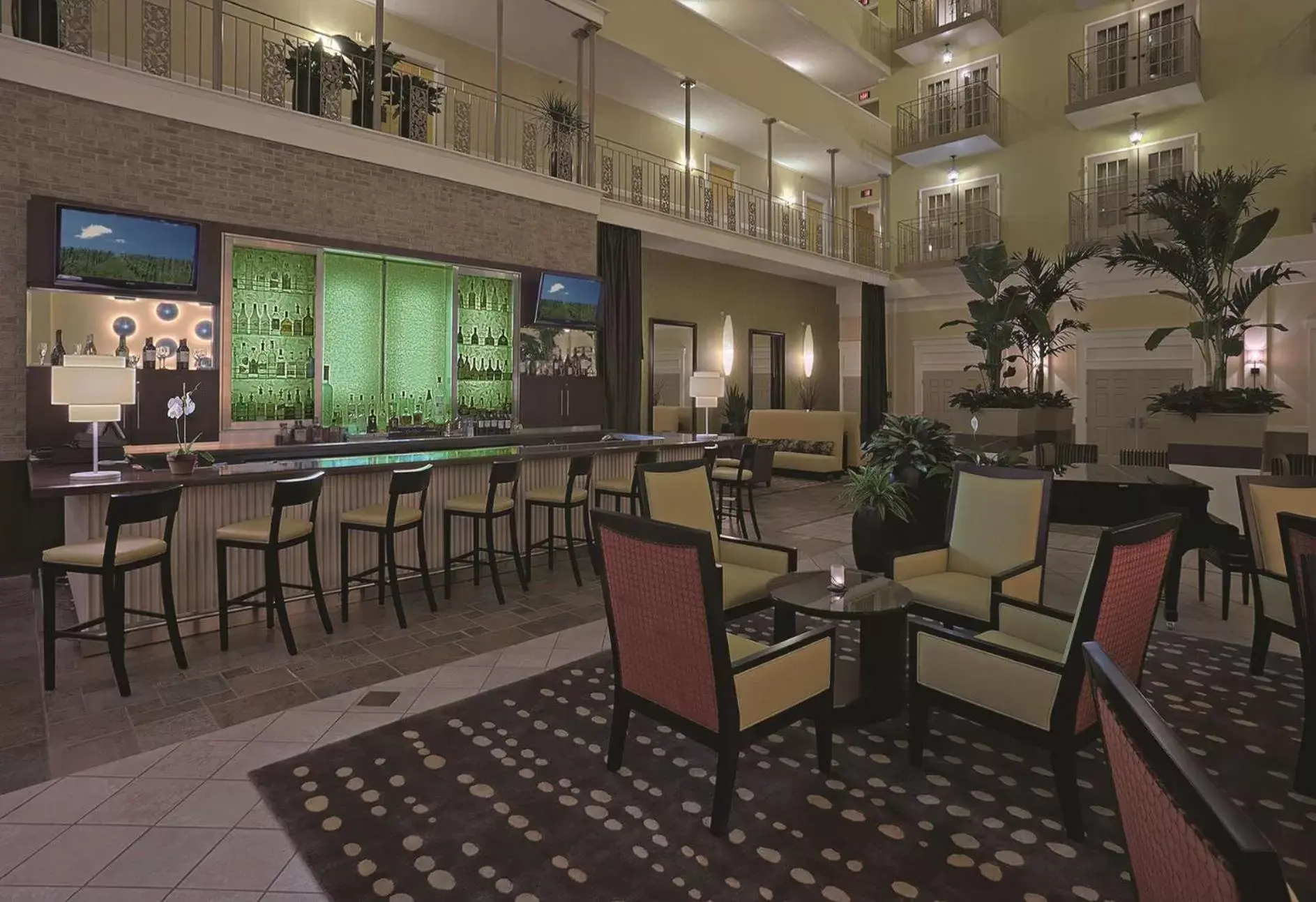 Lounge or bar, Restaurant/Places to Eat in Doubletree Suites by Hilton at The Battery Atlanta