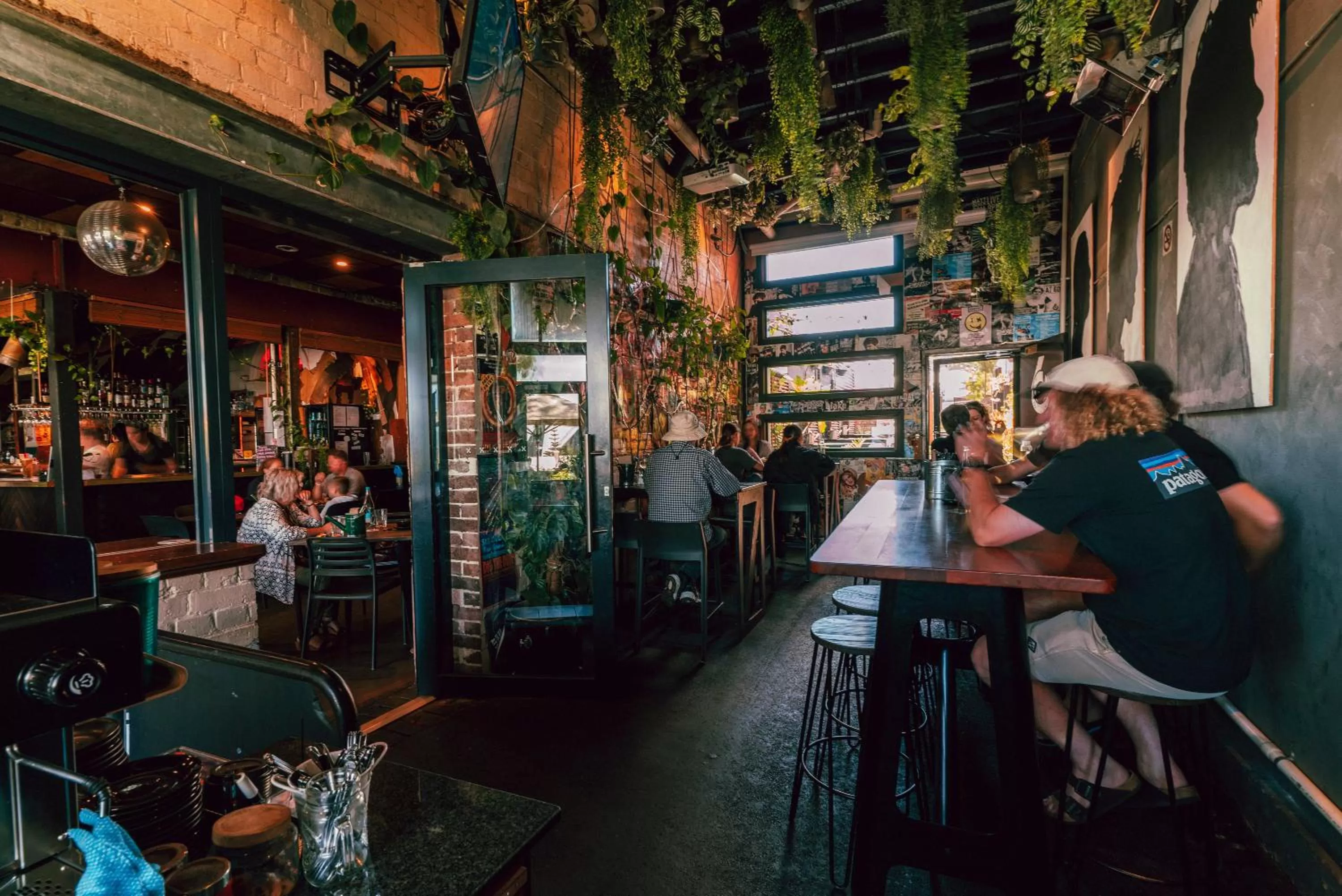 Restaurant/places to eat in Six Degrees Boutique Hotel