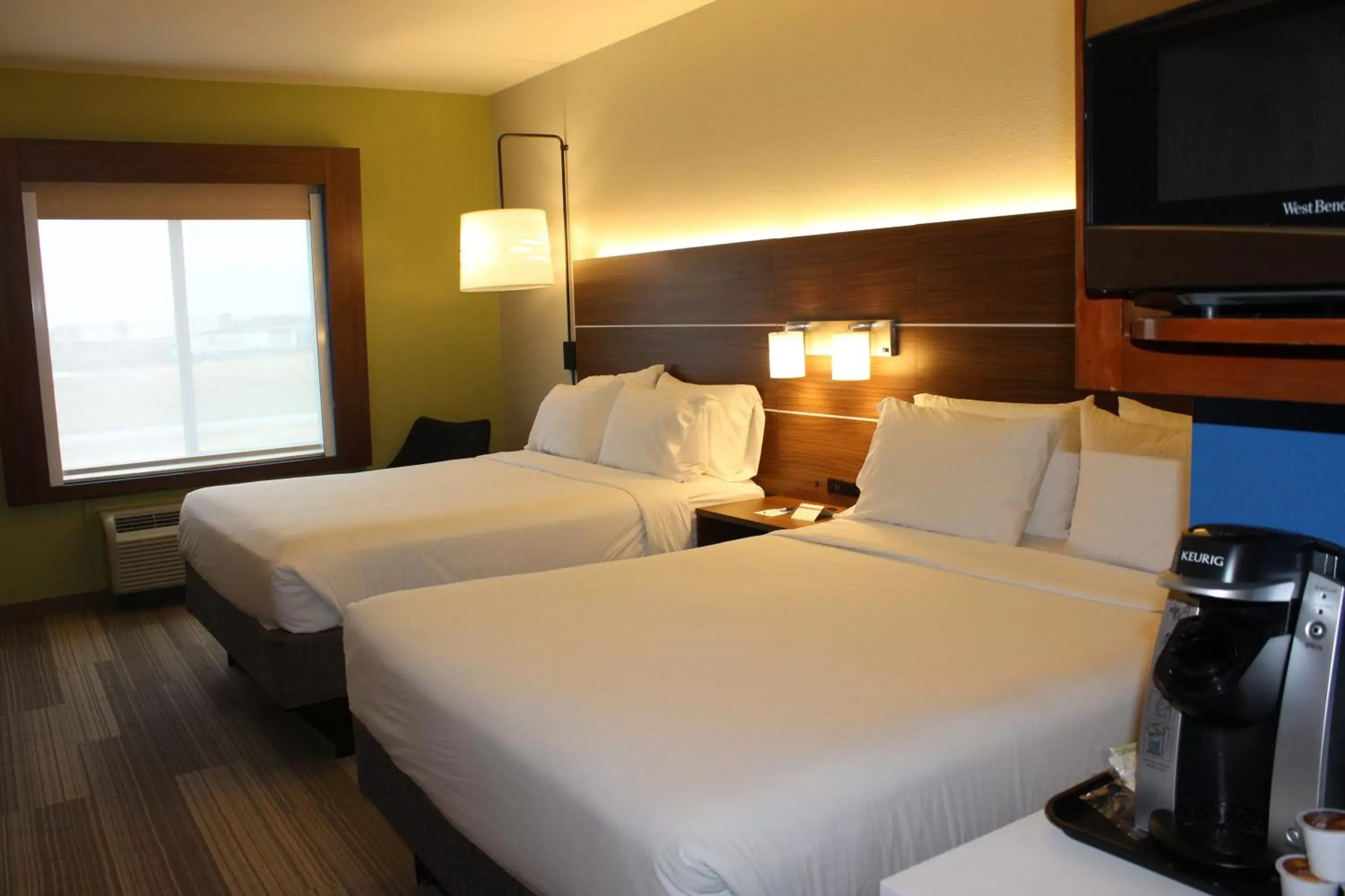 Photo of the whole room, Bed in Holiday Inn Express Hotel & Suites Mansfield, an IHG Hotel