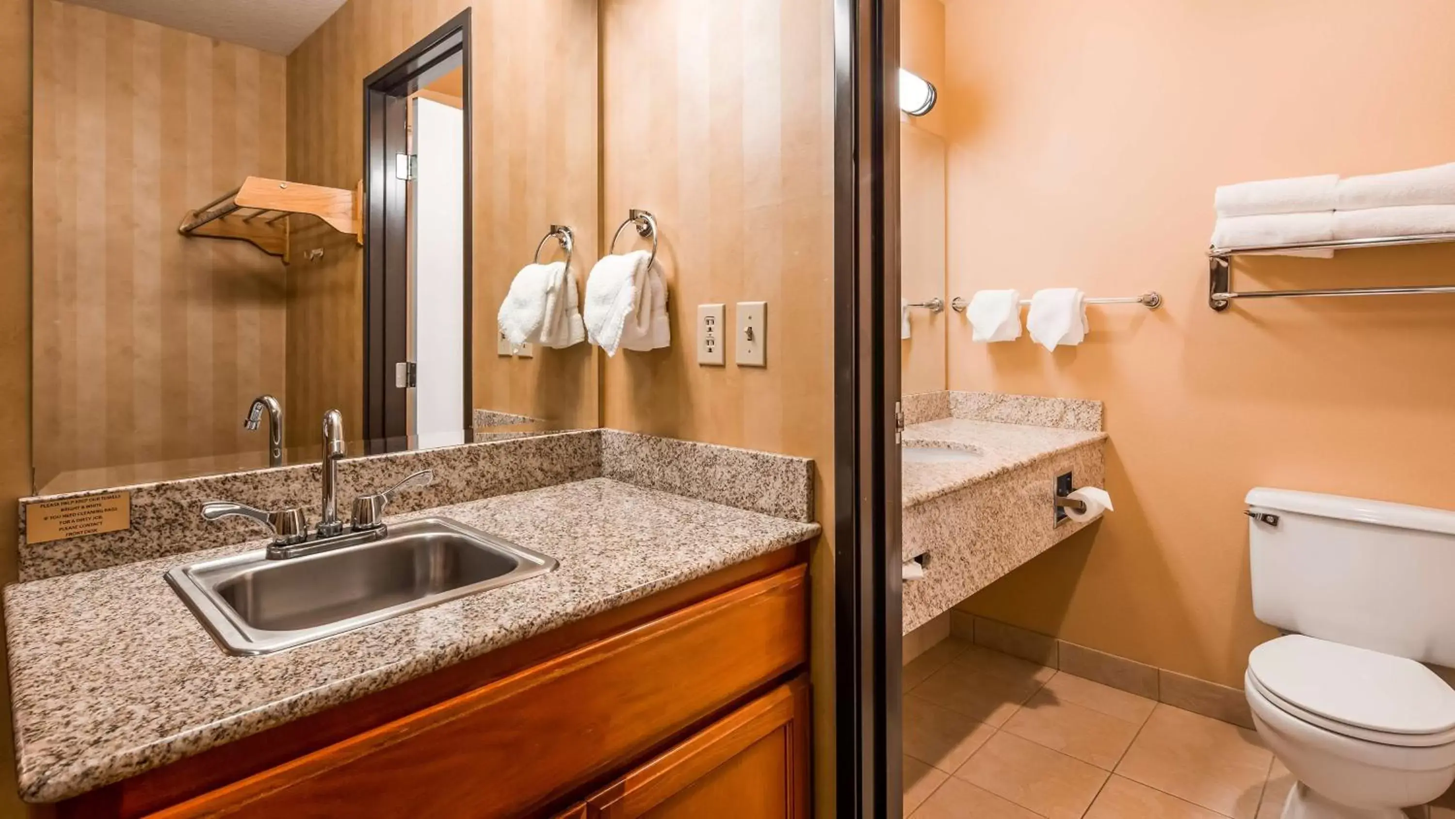 Bathroom in Best Western Pendleton Inn