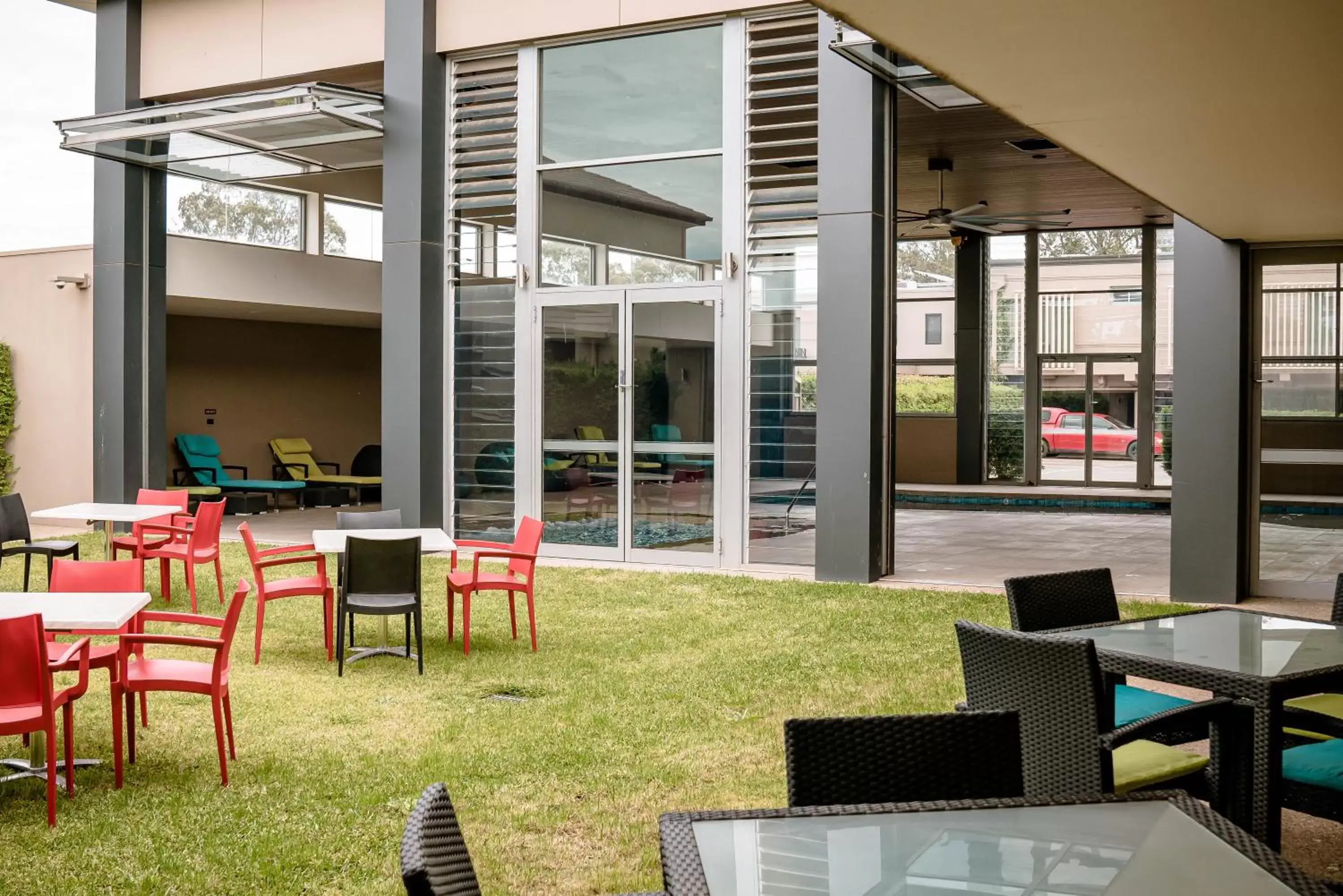 Patio in Quality Hotel Parklake Shepparton