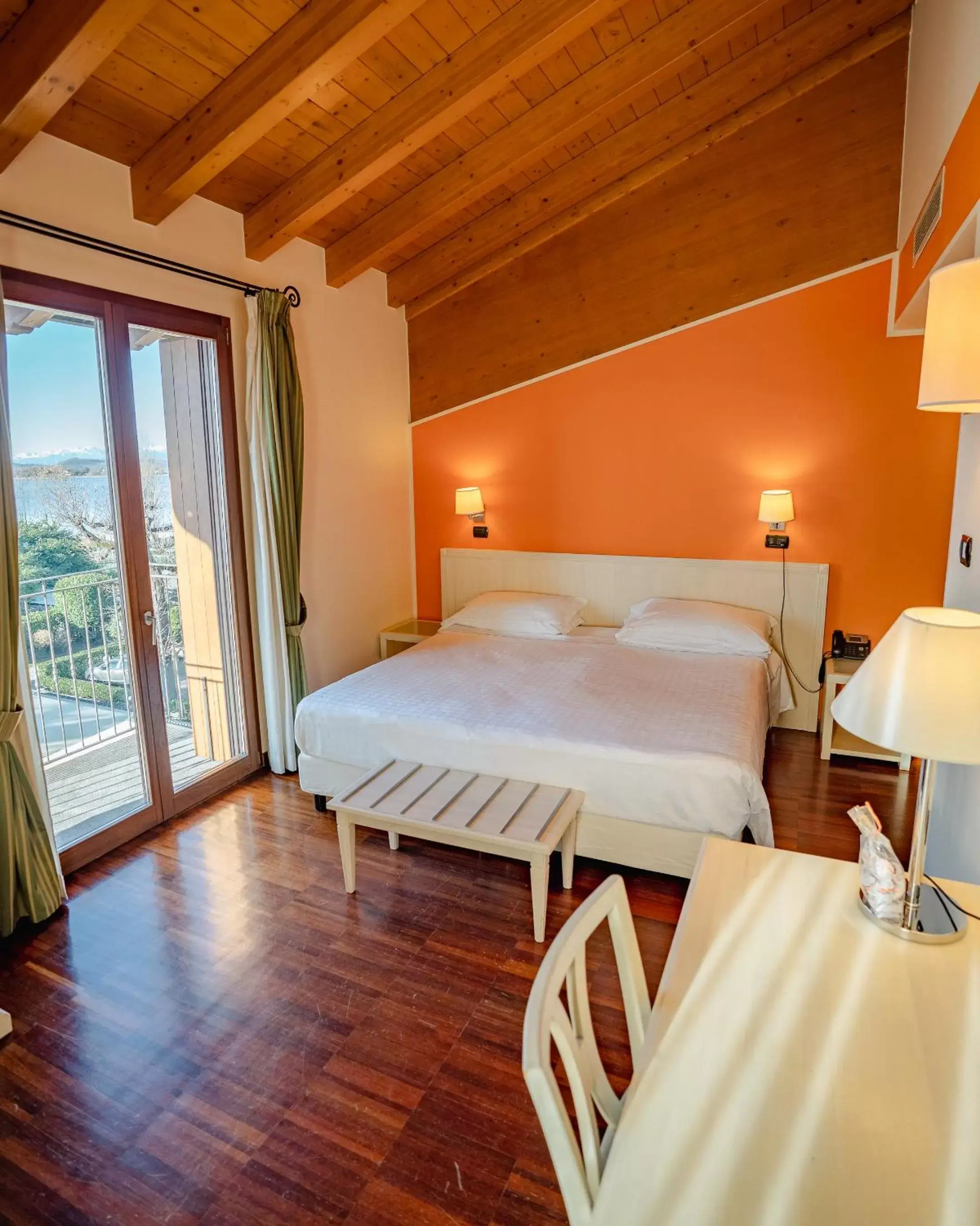 Bed in Hotel Ristorante Vecchia Riva