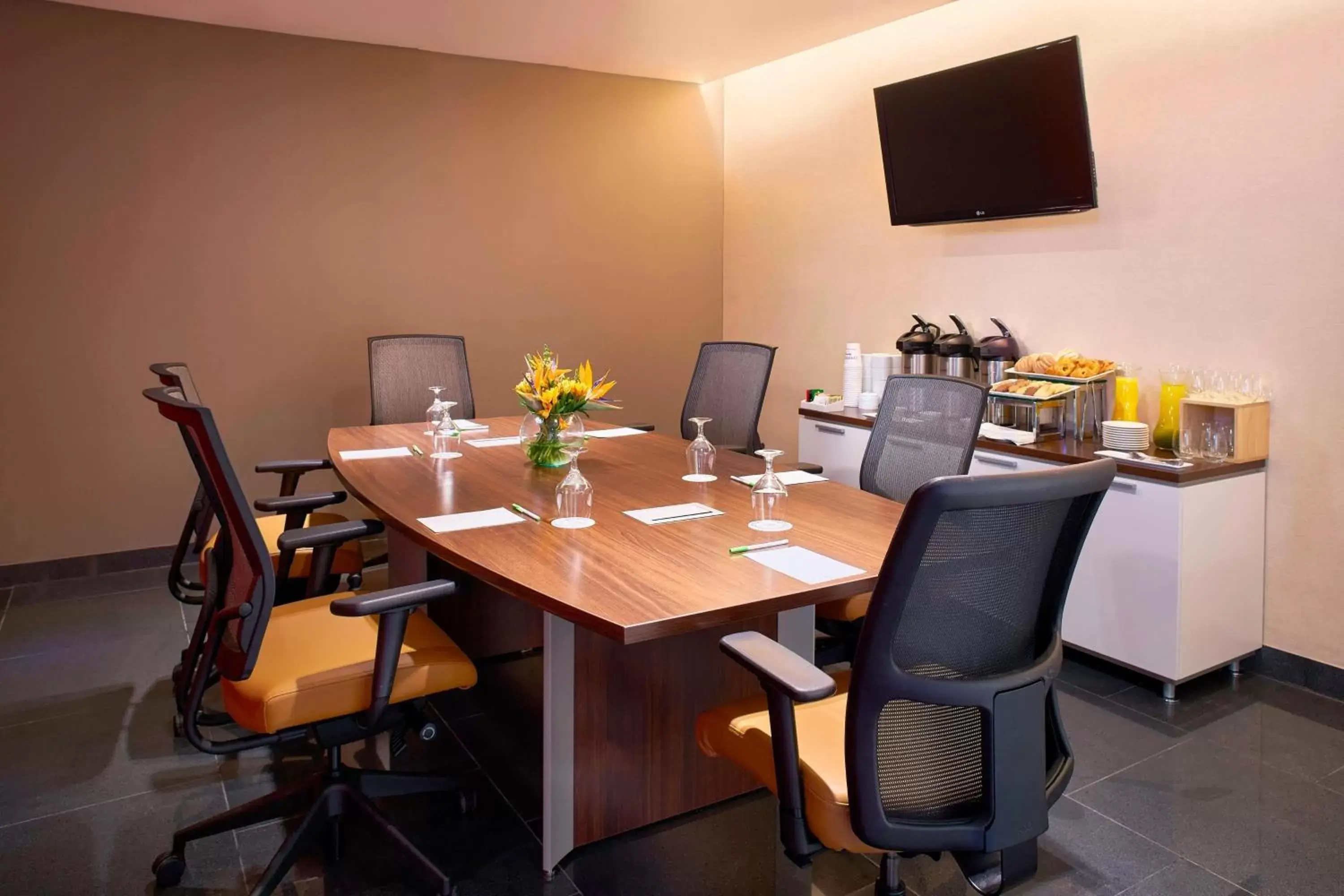 Meeting/conference room, Business Area/Conference Room in Courtyard by Marriott Mexico City Airport