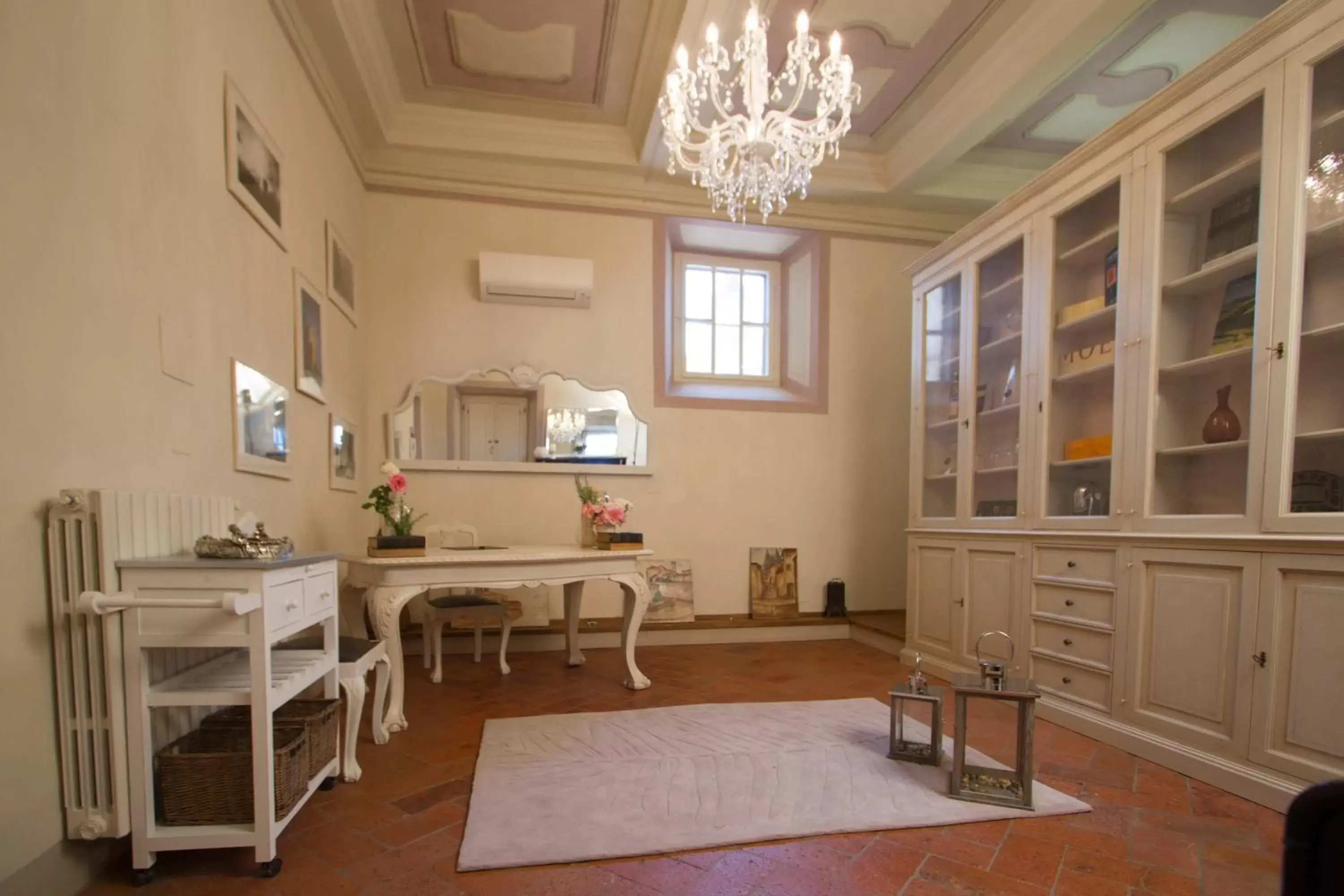 Lobby or reception, Kitchen/Kitchenette in Cortona Suite