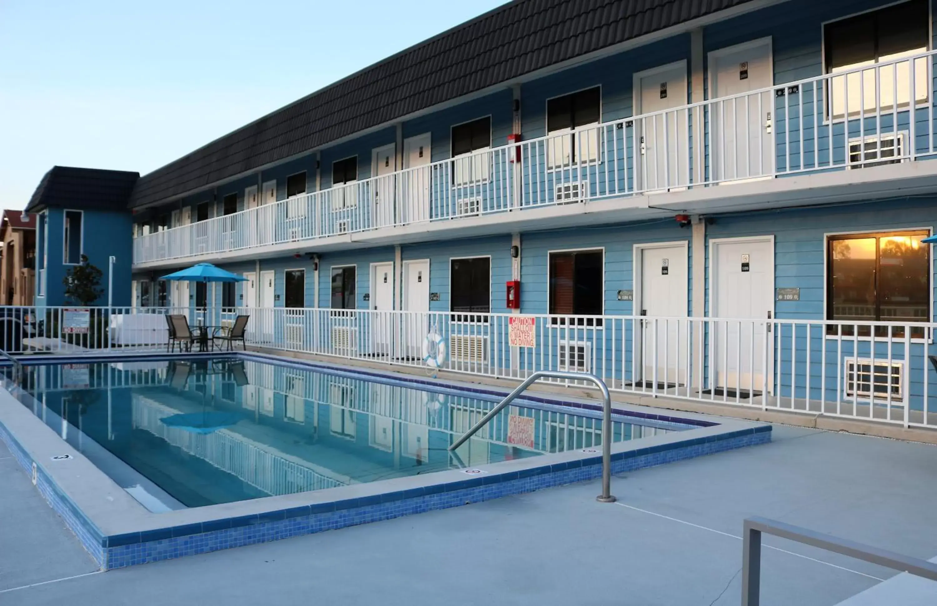 Swimming Pool in Monte Carlo Inn- Near Disney