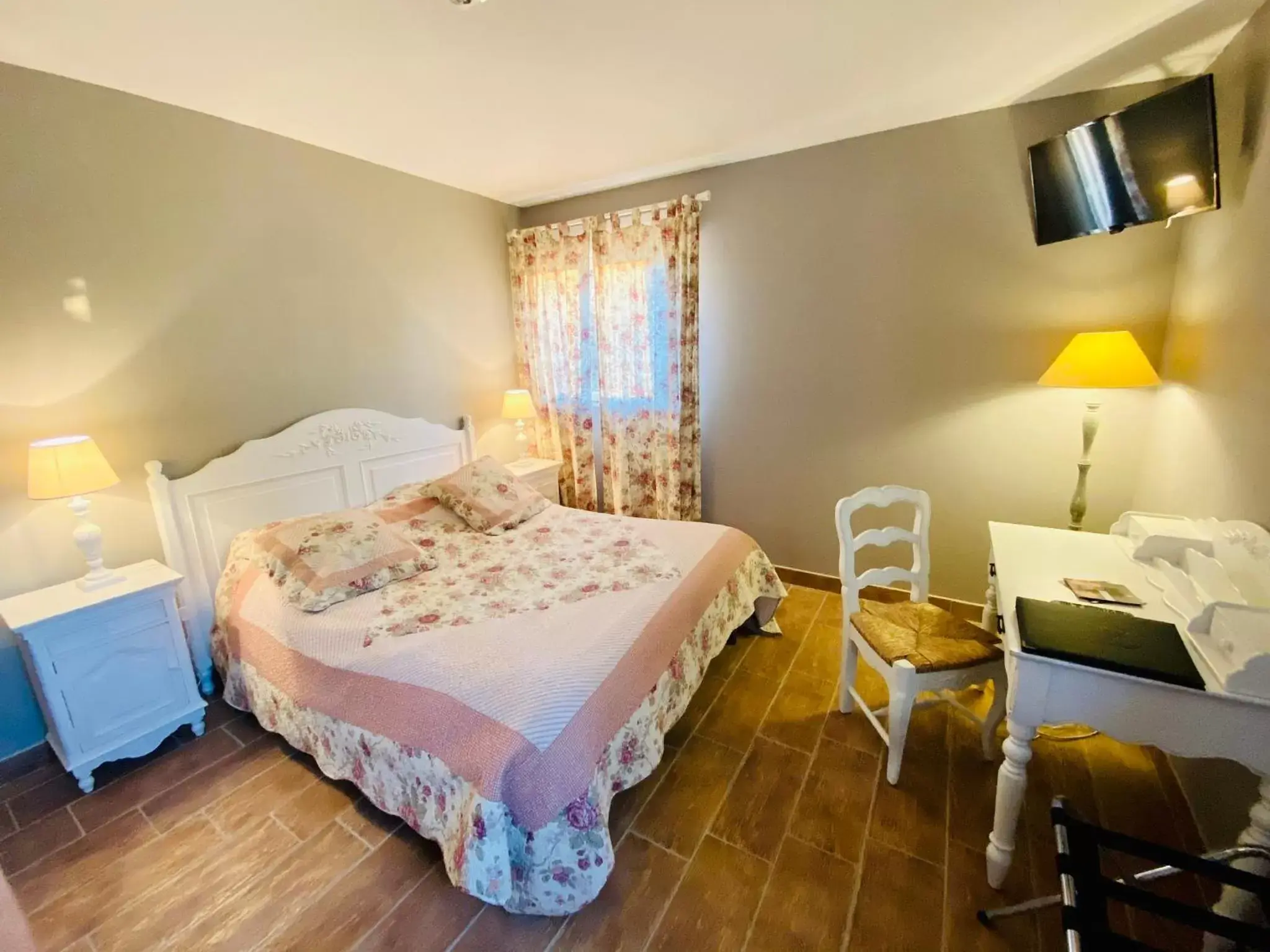 Bedroom, Bed in Domaine de Suzel