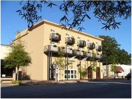 Property building in Hampton Inn Fairhope-Mobile Bay, AL Property building in Hampton Inn Fairhope-Mobile Bay, AL