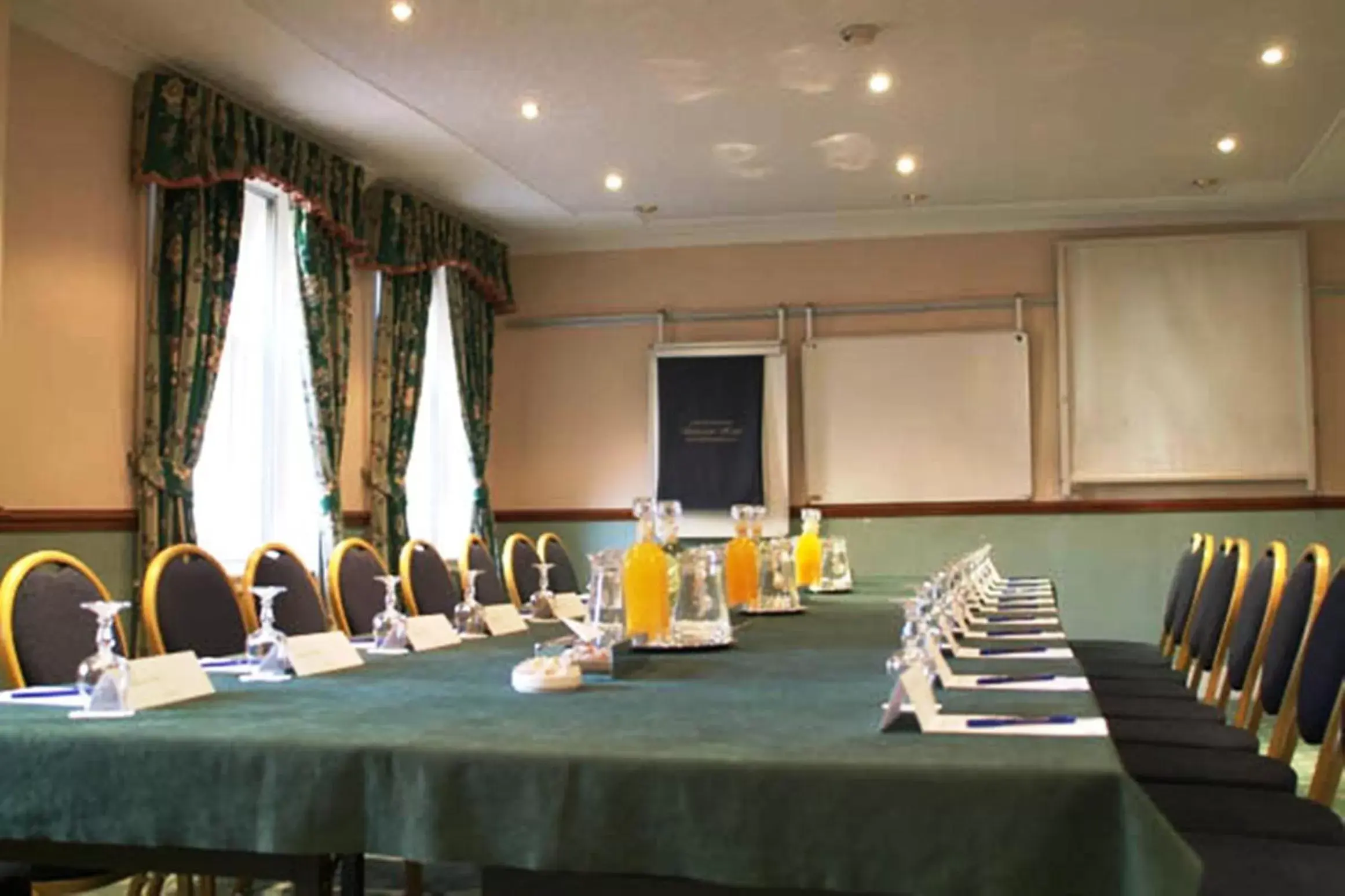 Business facilities, Business Area/Conference Room in Salutation Hotel