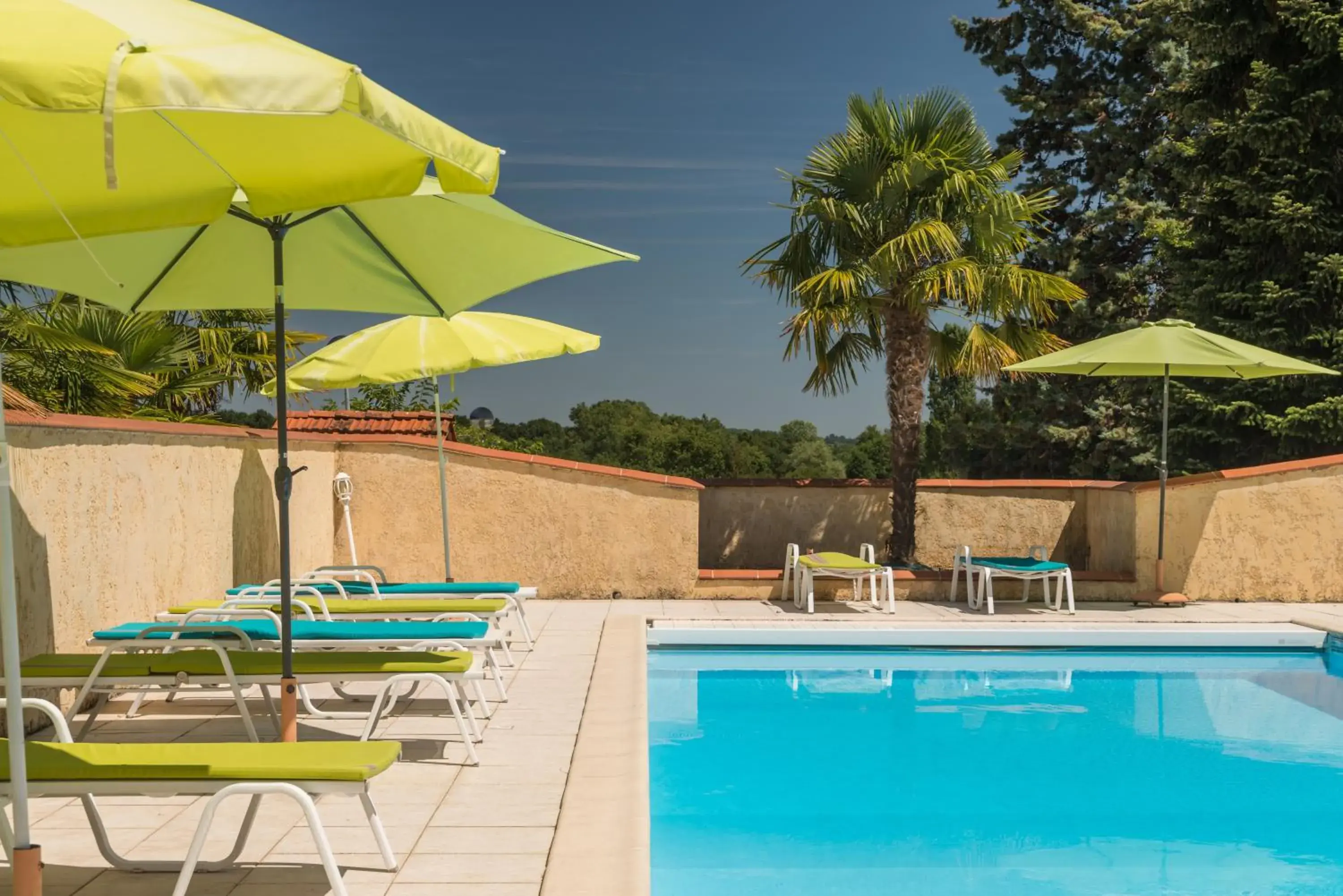 Swimming Pool in Logis Hôtel L'Adourable Auberge