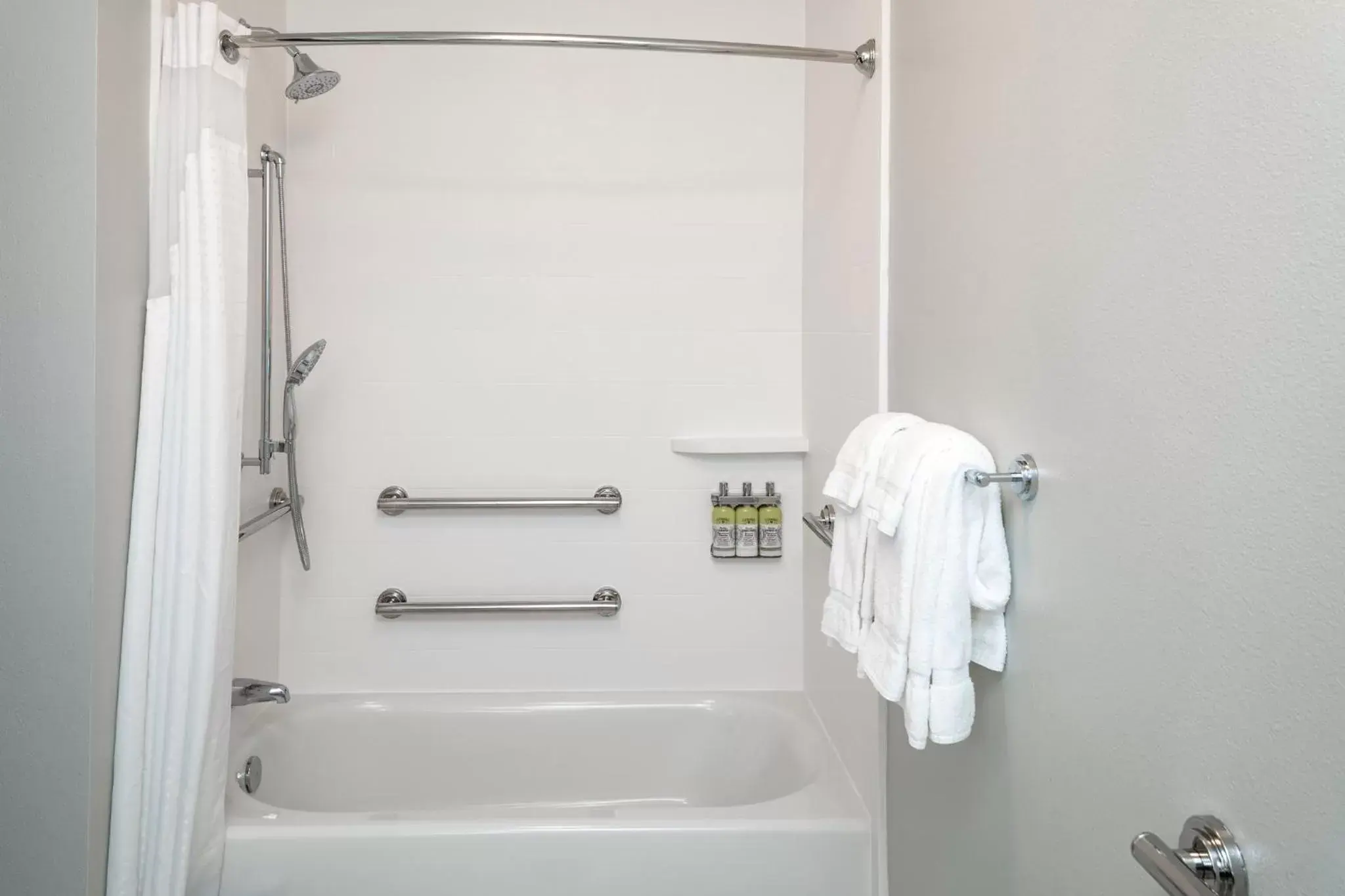 King Room - Mobility Access Tub - Non-Smoking in Holiday Inn Express & Suites - Bend South, an IHG Hotel King Room - Mobility Access Tub - Non-Smoking in Holiday Inn Express & Suites - Bend South, an IHG Hotel