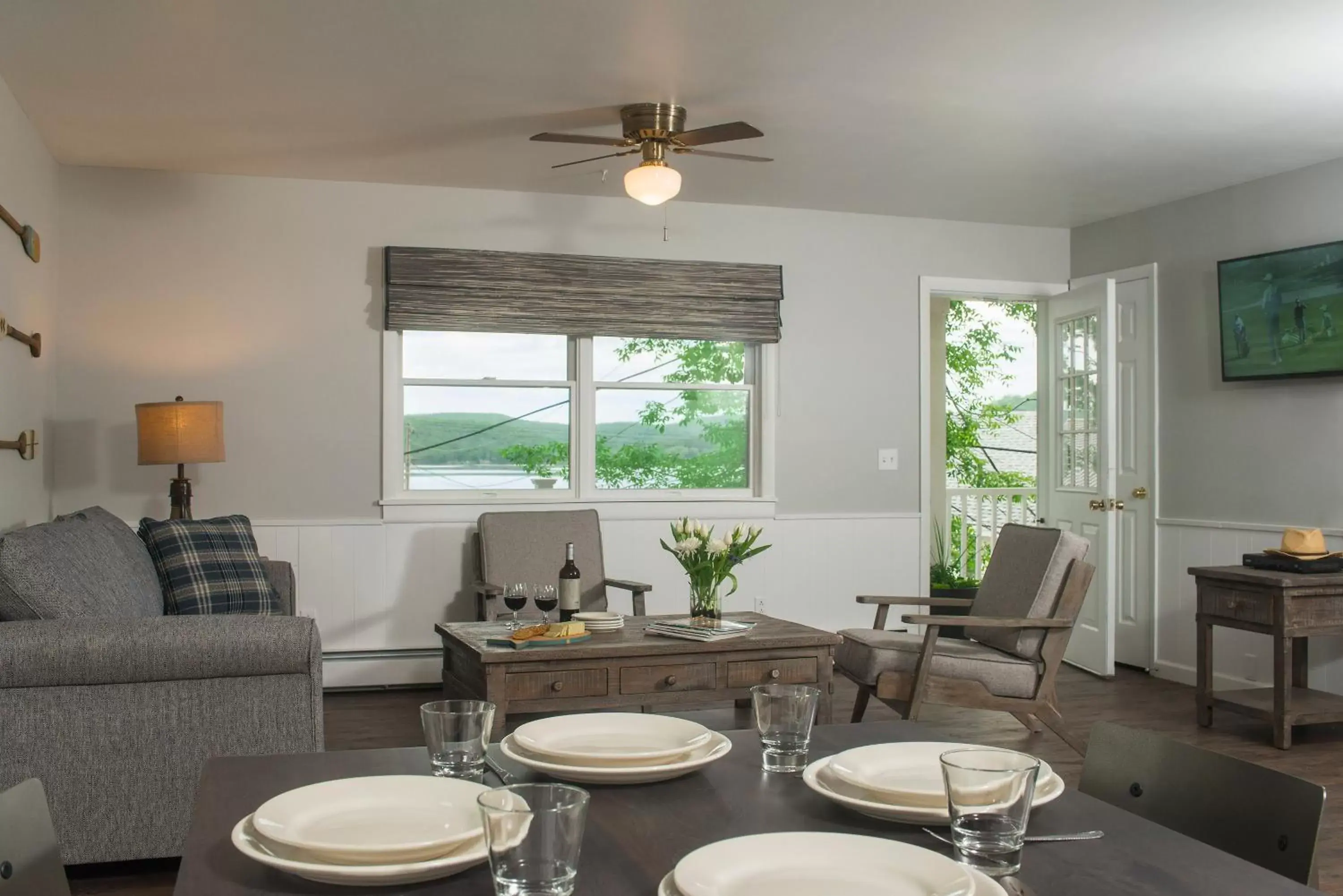 Living room in Lake Bomoseen Lodge Living room in Lake Bomoseen Lodge