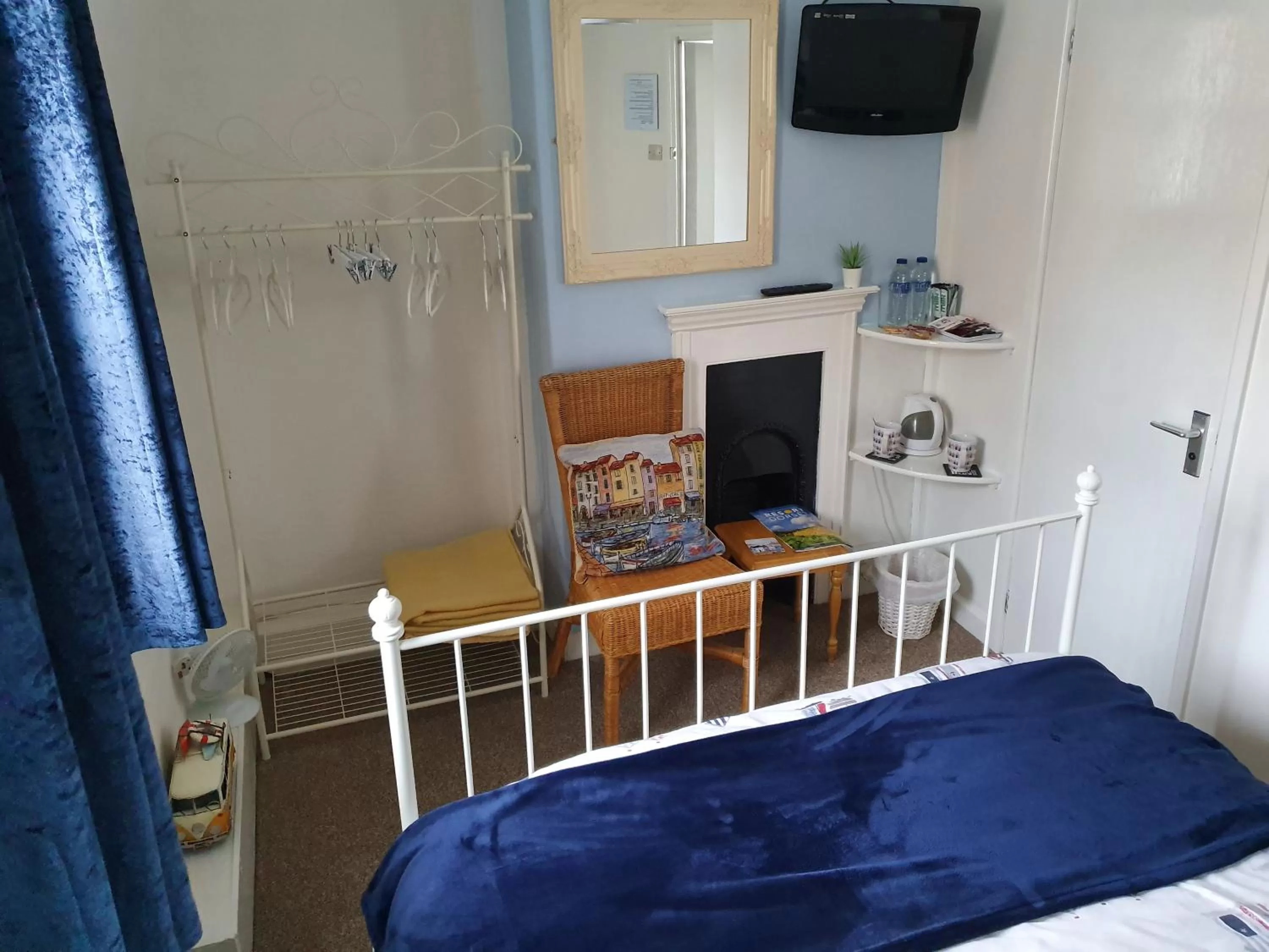 Bedroom, Bed in Lyndale Guest House