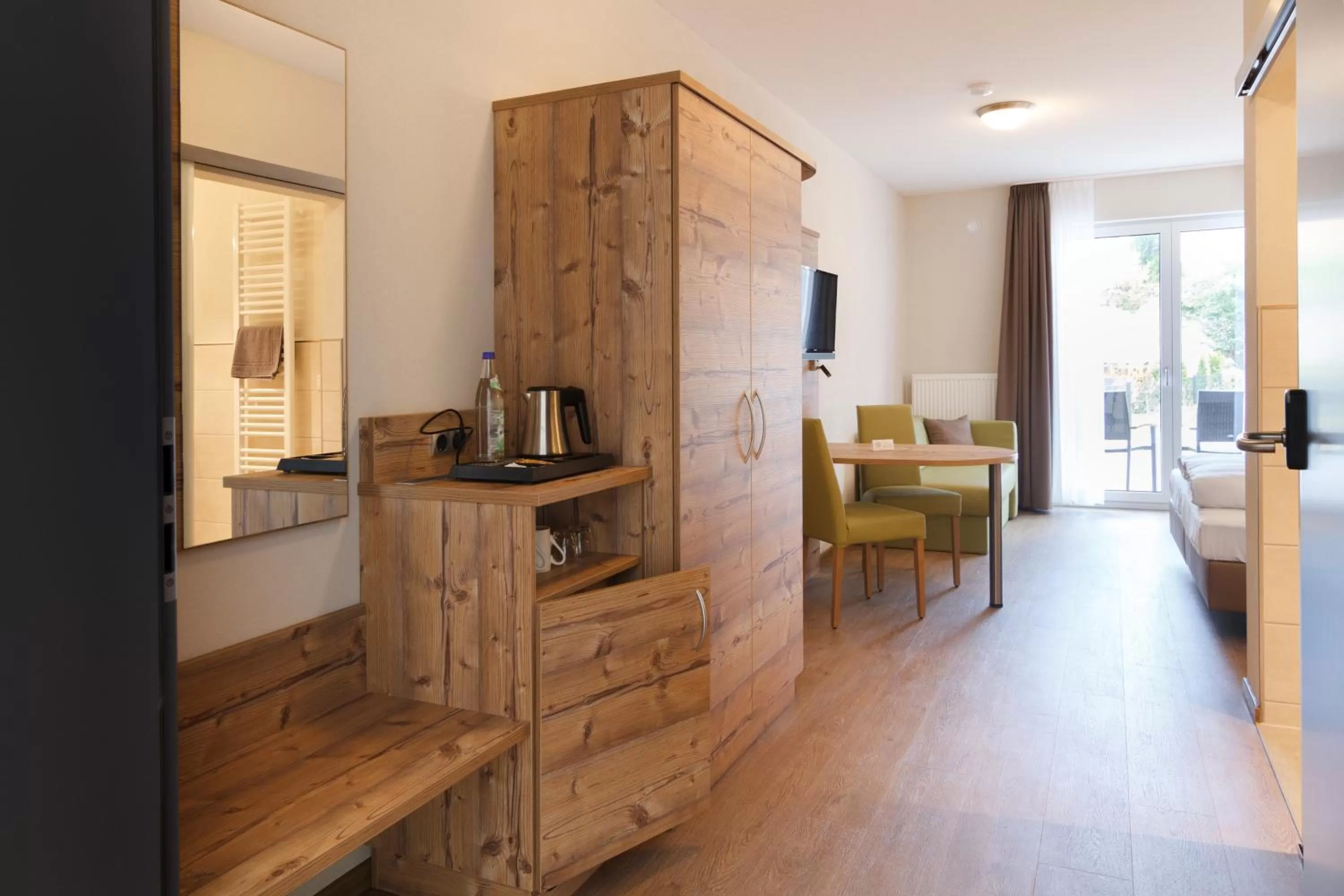 Coffee/tea facilities, Bed in Hotel-Gasthof Neue Post