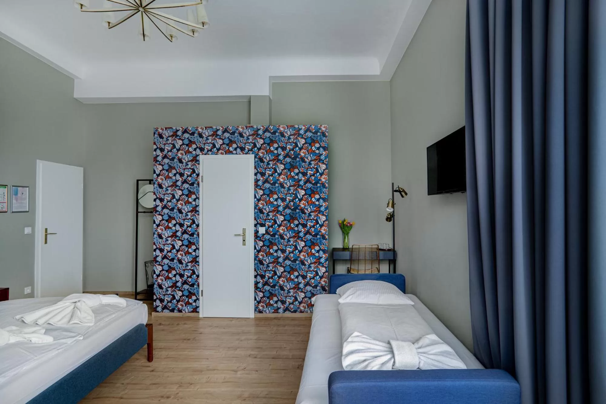 Bathroom, Bed in Hotel BELLEVUE am Kurfürstendamm