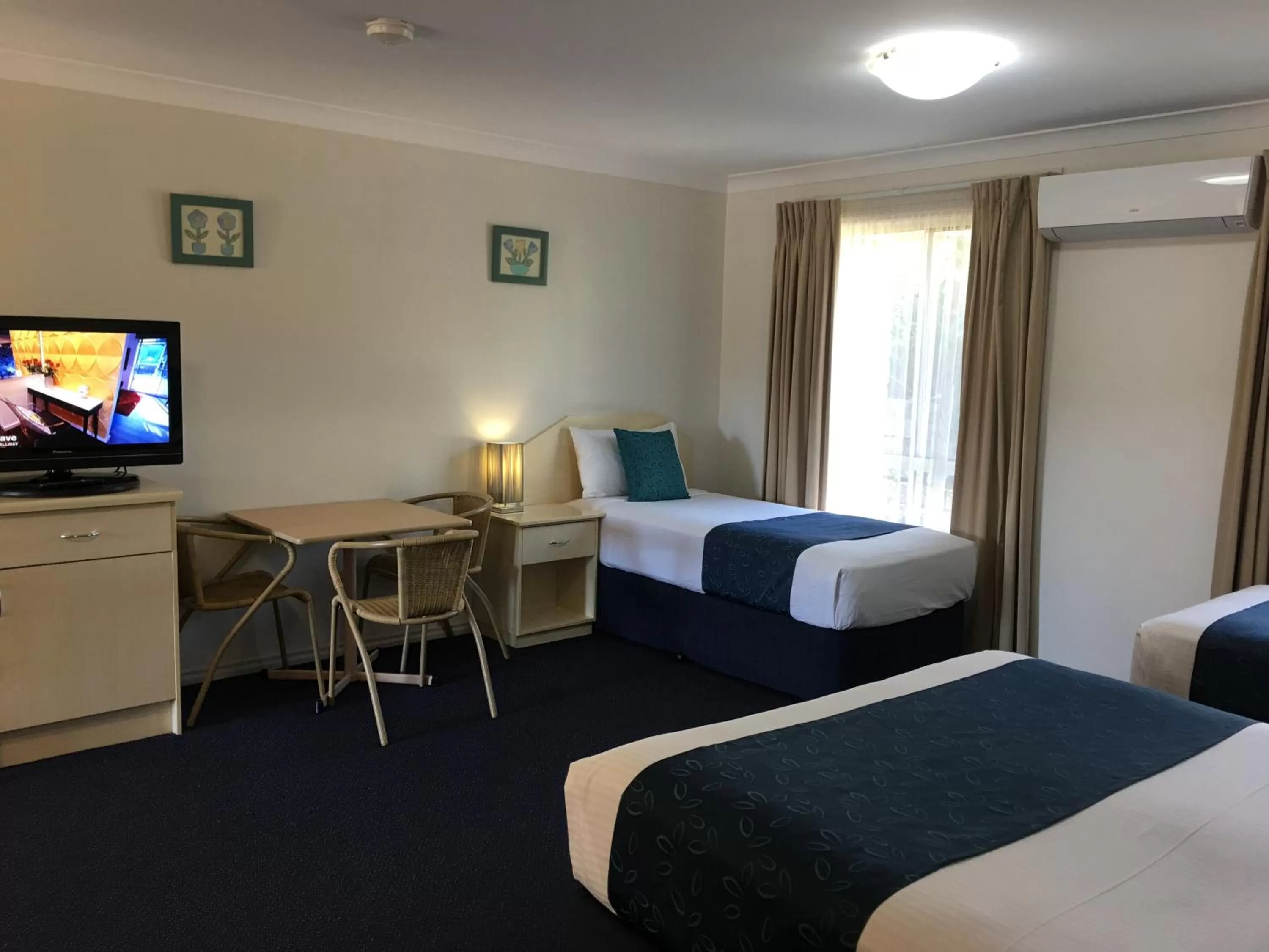 Bed in Tuckerbox Motor Inn