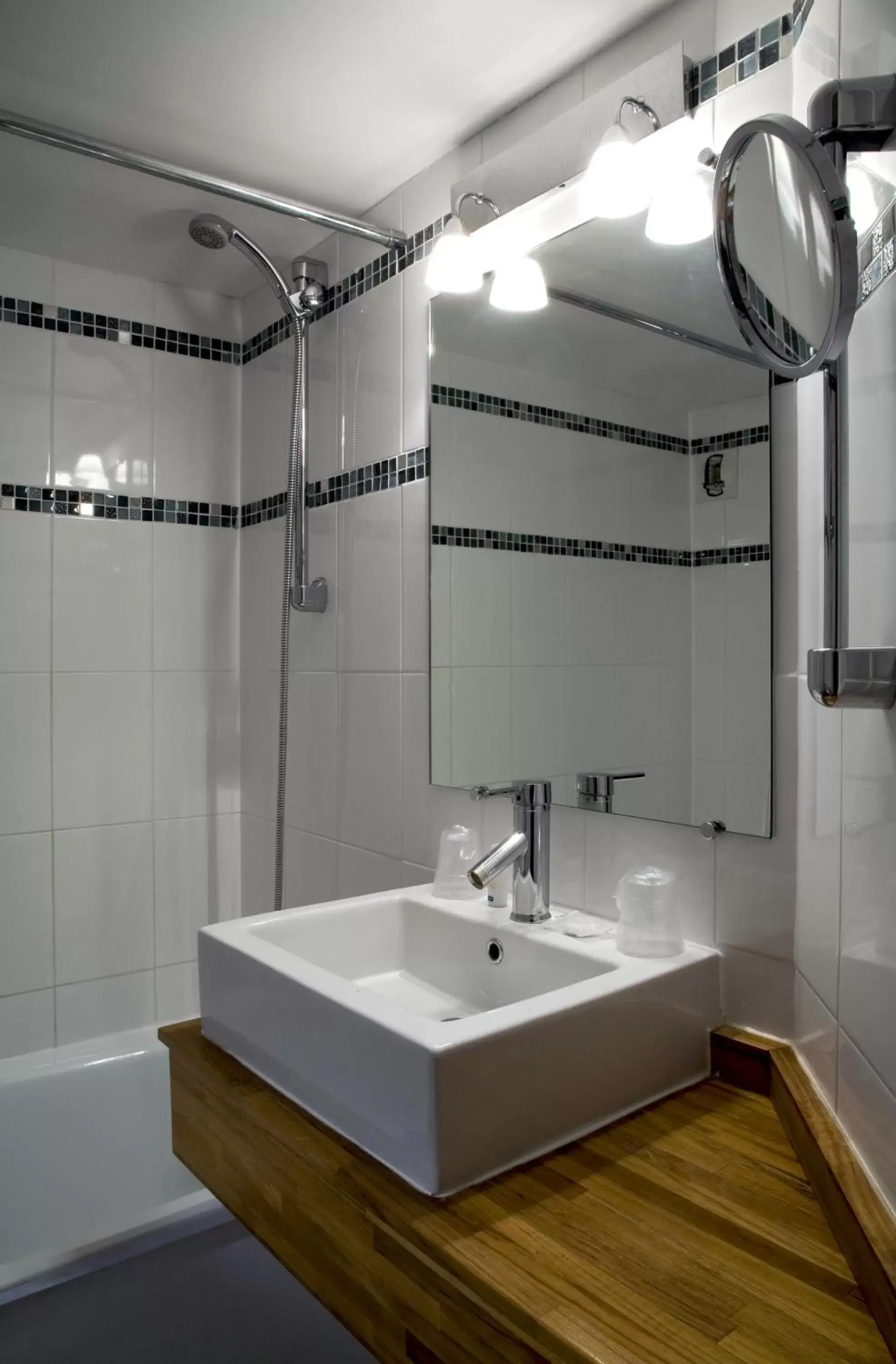 Decorative detail, Bathroom in Kyriad Lille Est - Villeneuve d'Ascq