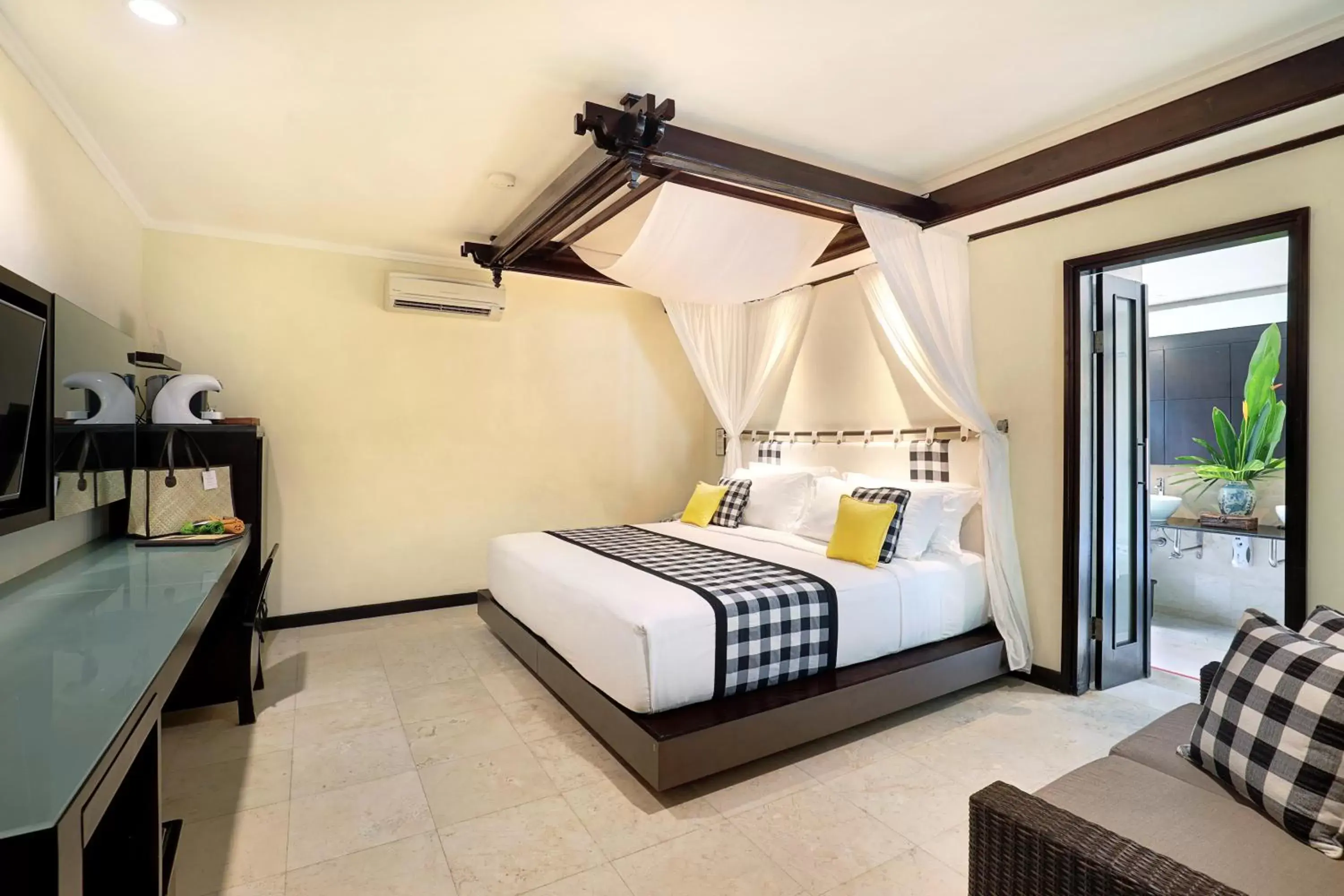 Photo of the whole room, Bed in Legian Beach Hotel