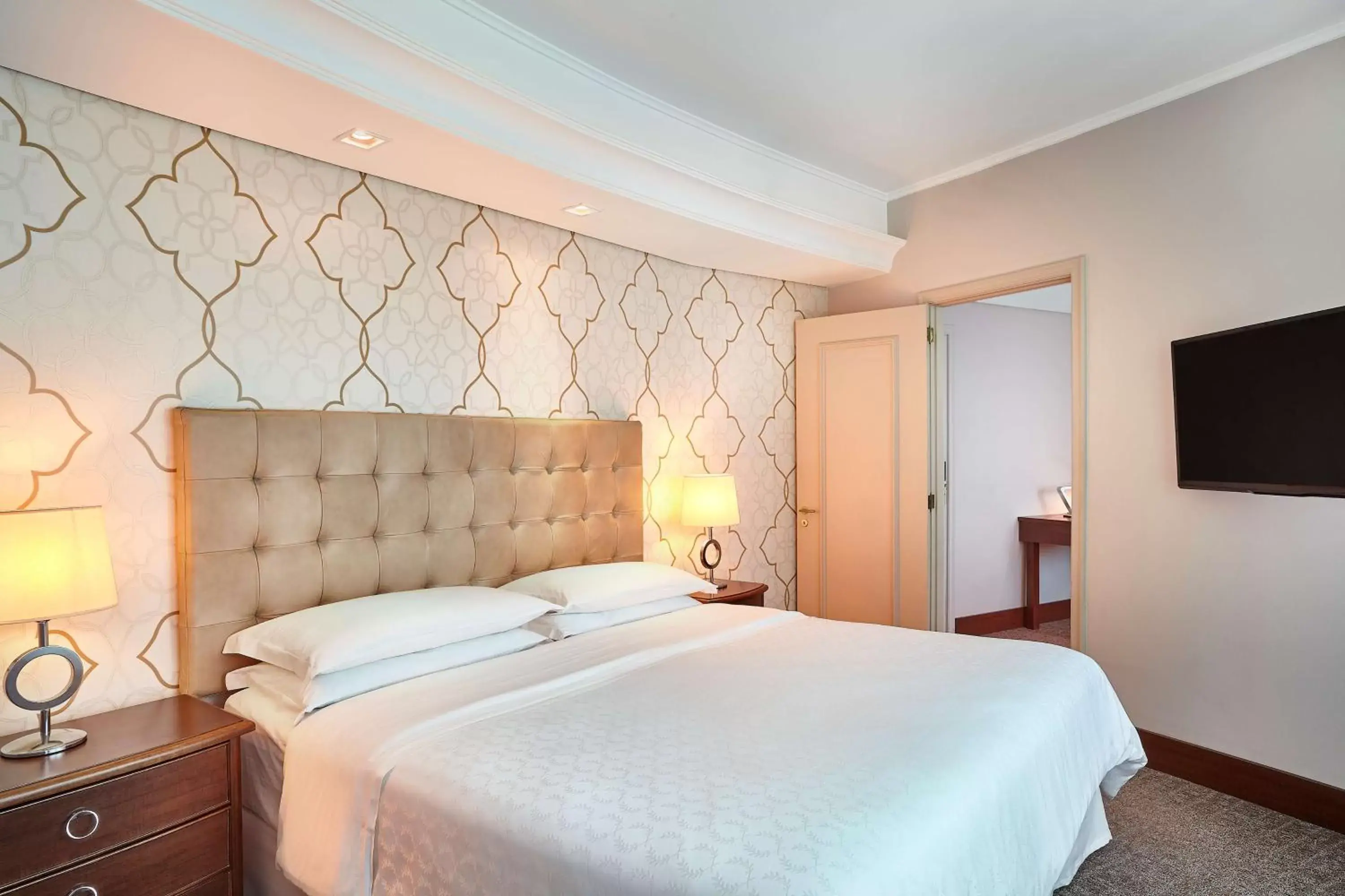Bedroom, Bed in Hilton Porto Alegre, Brazil