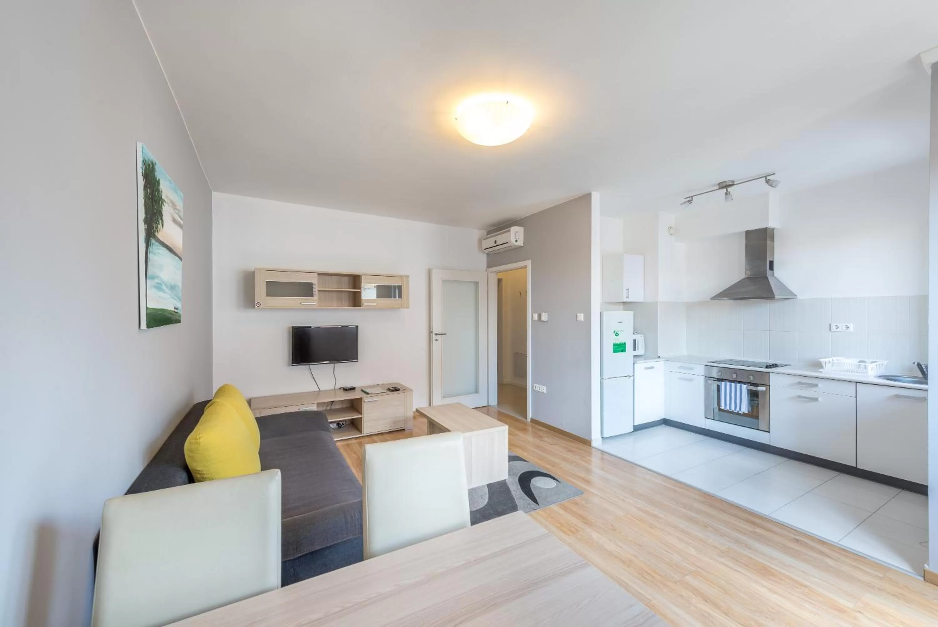 TV and multimedia in Corvin Plaza Apartments & Suites